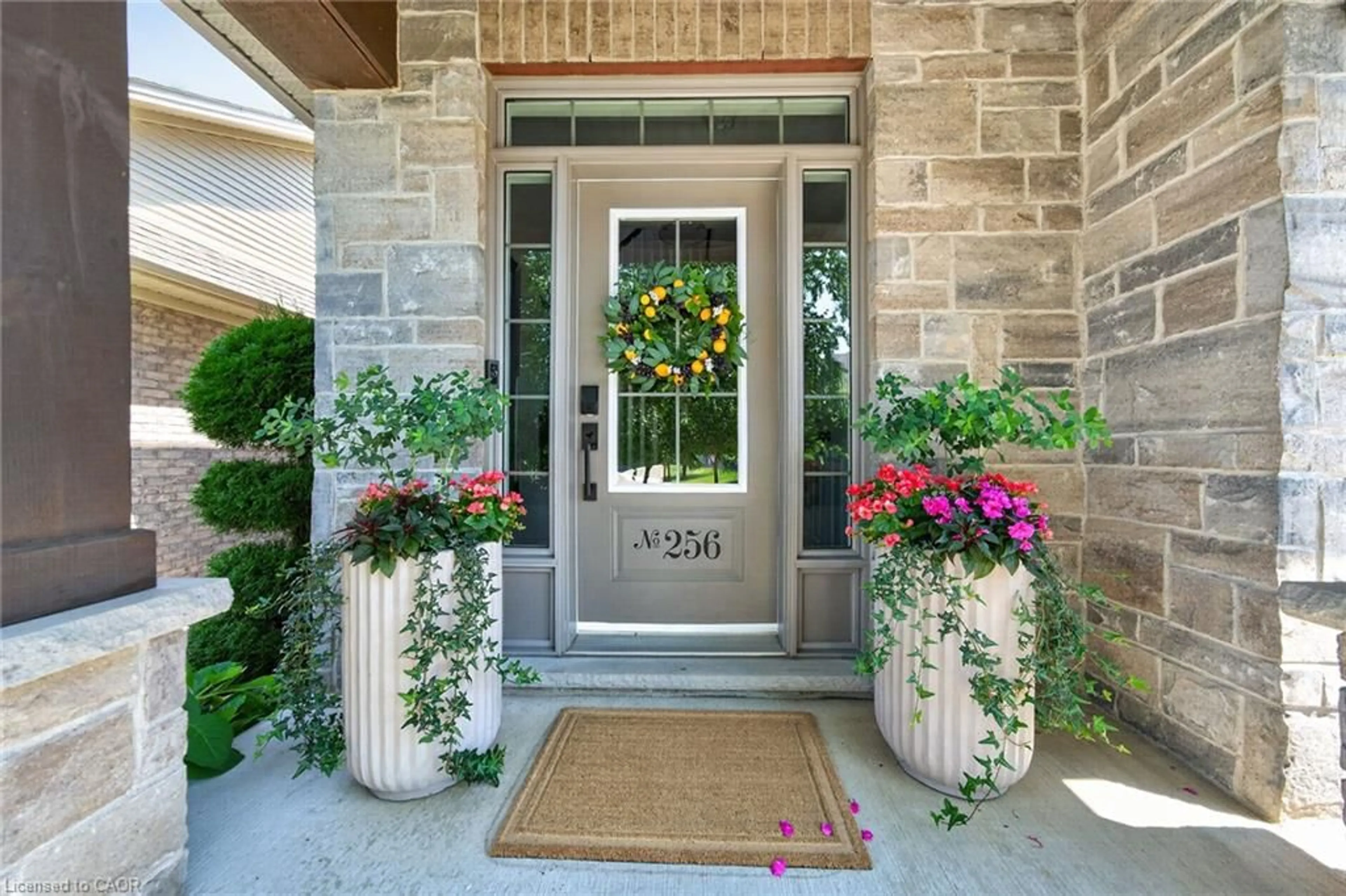 Indoor entryway for 256 Moorland Cres, Ancaster Ontario L9K 1S6