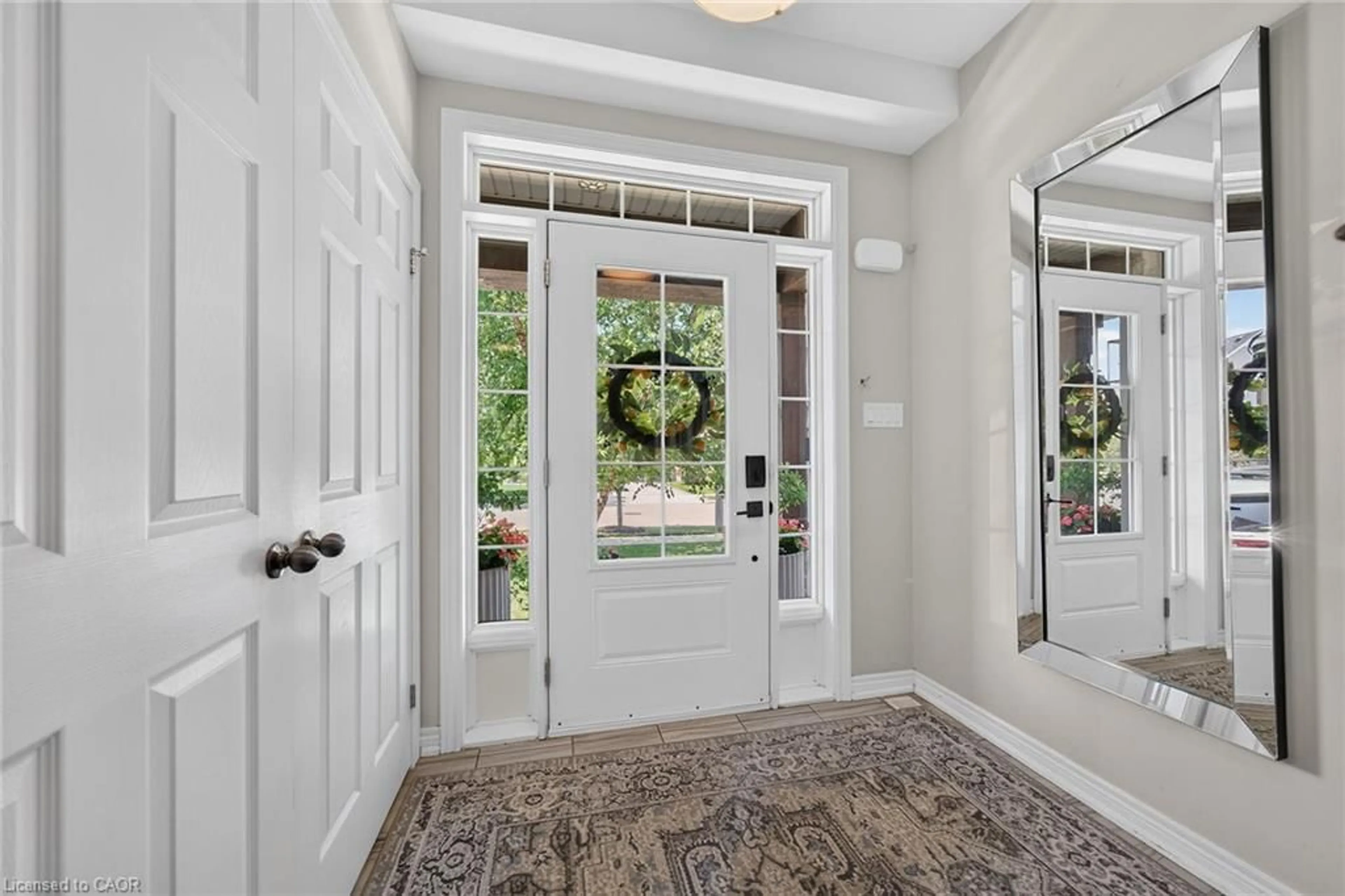 Indoor entryway for 256 Moorland Cres, Ancaster Ontario L9K 1S6