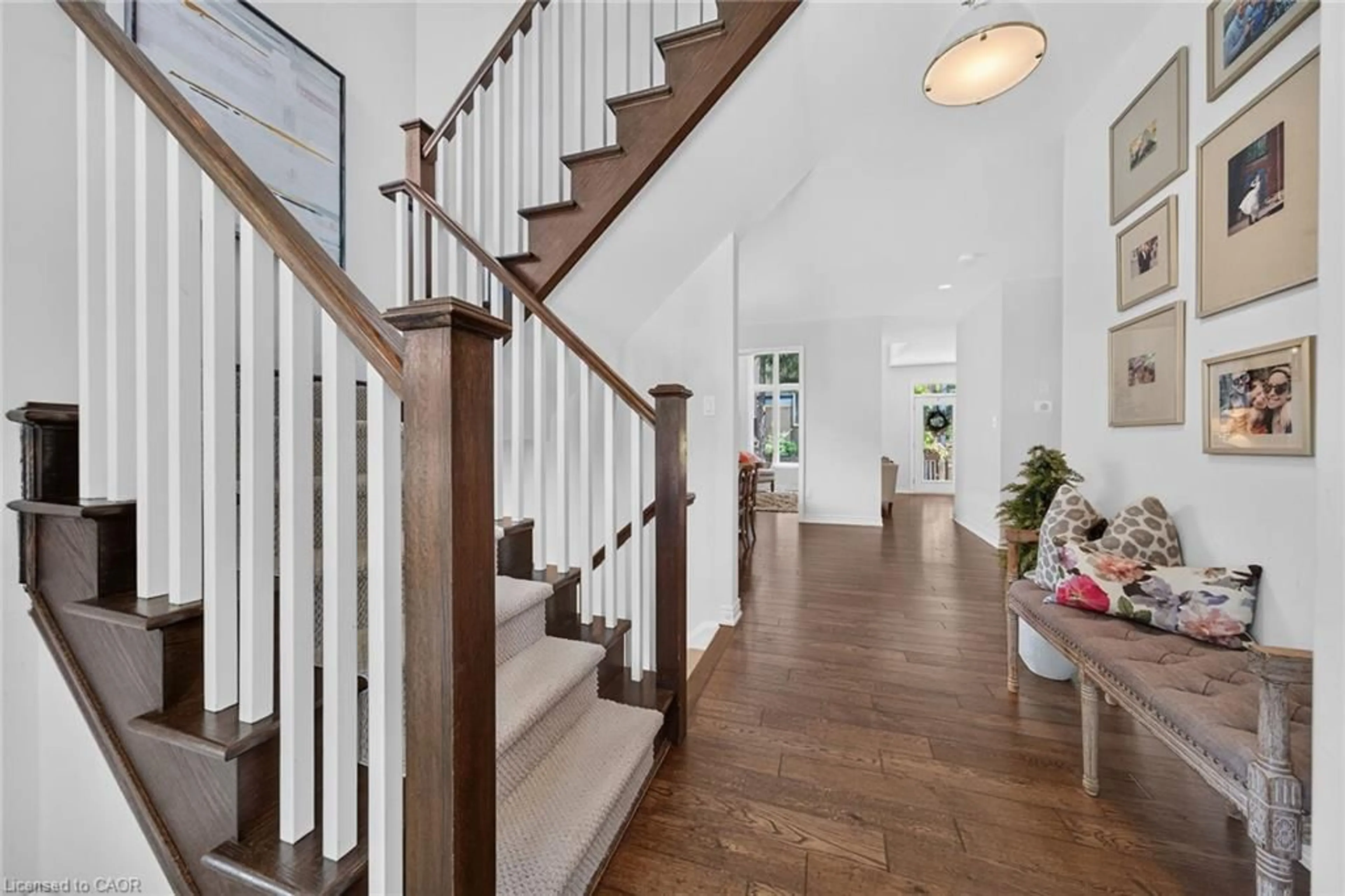 Indoor entryway for 256 Moorland Cres, Ancaster Ontario L9K 1S6