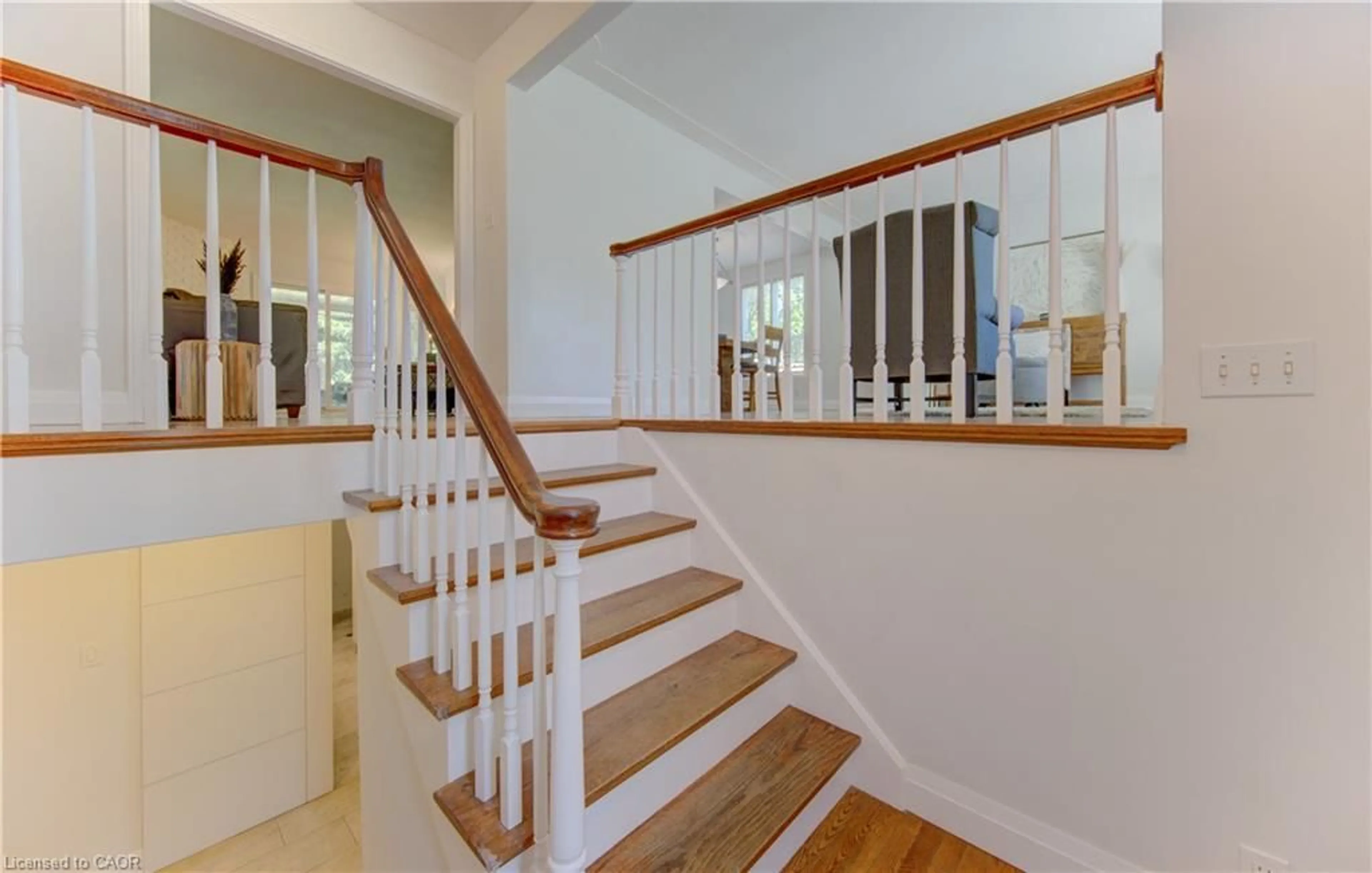 Stairs for 106 Autumn Hill Cres, Kitchener Ontario N2N 1K7