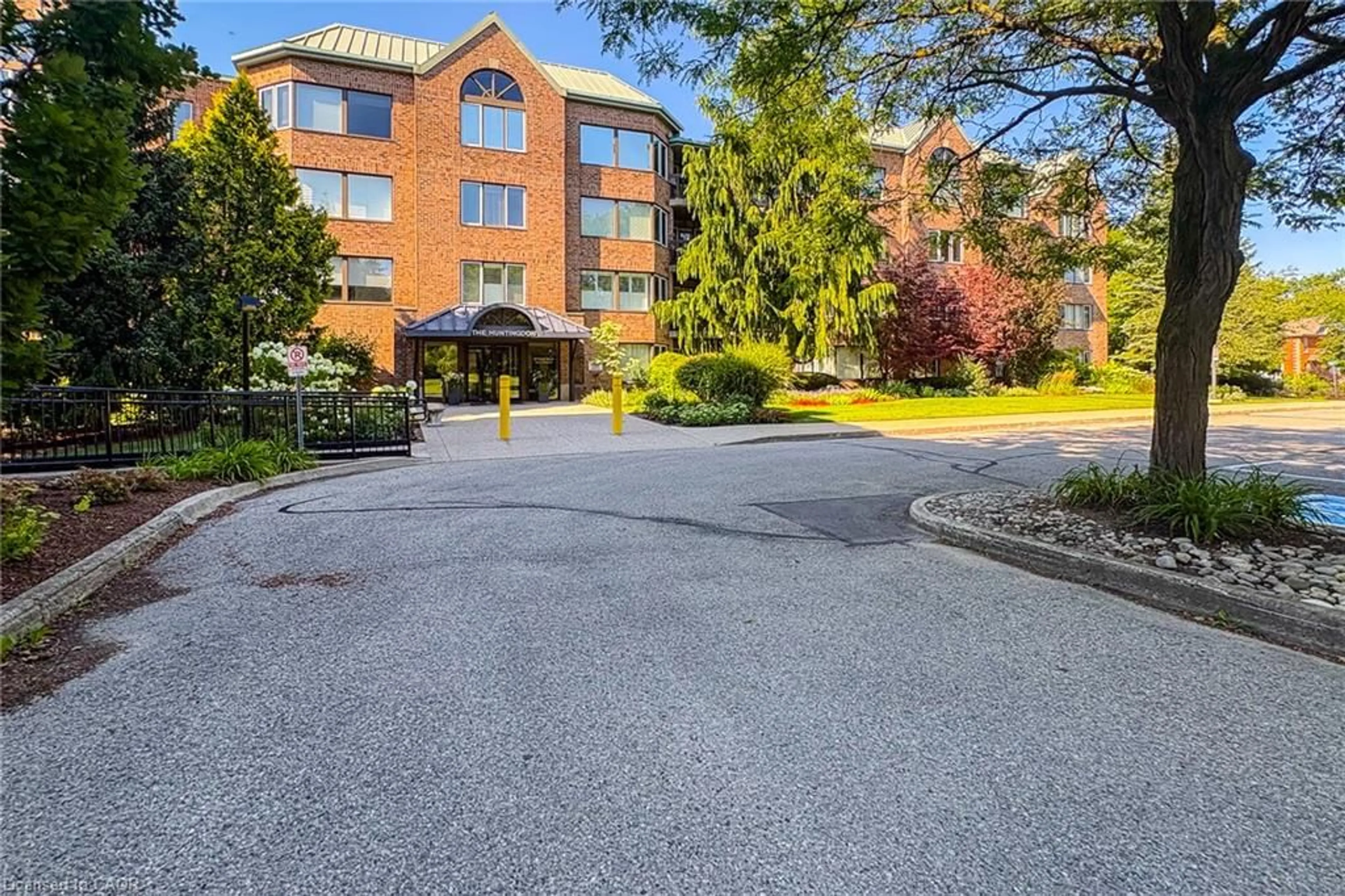 Patio, building for 30 Front St #107, Stratford Ontario N5A 7S4