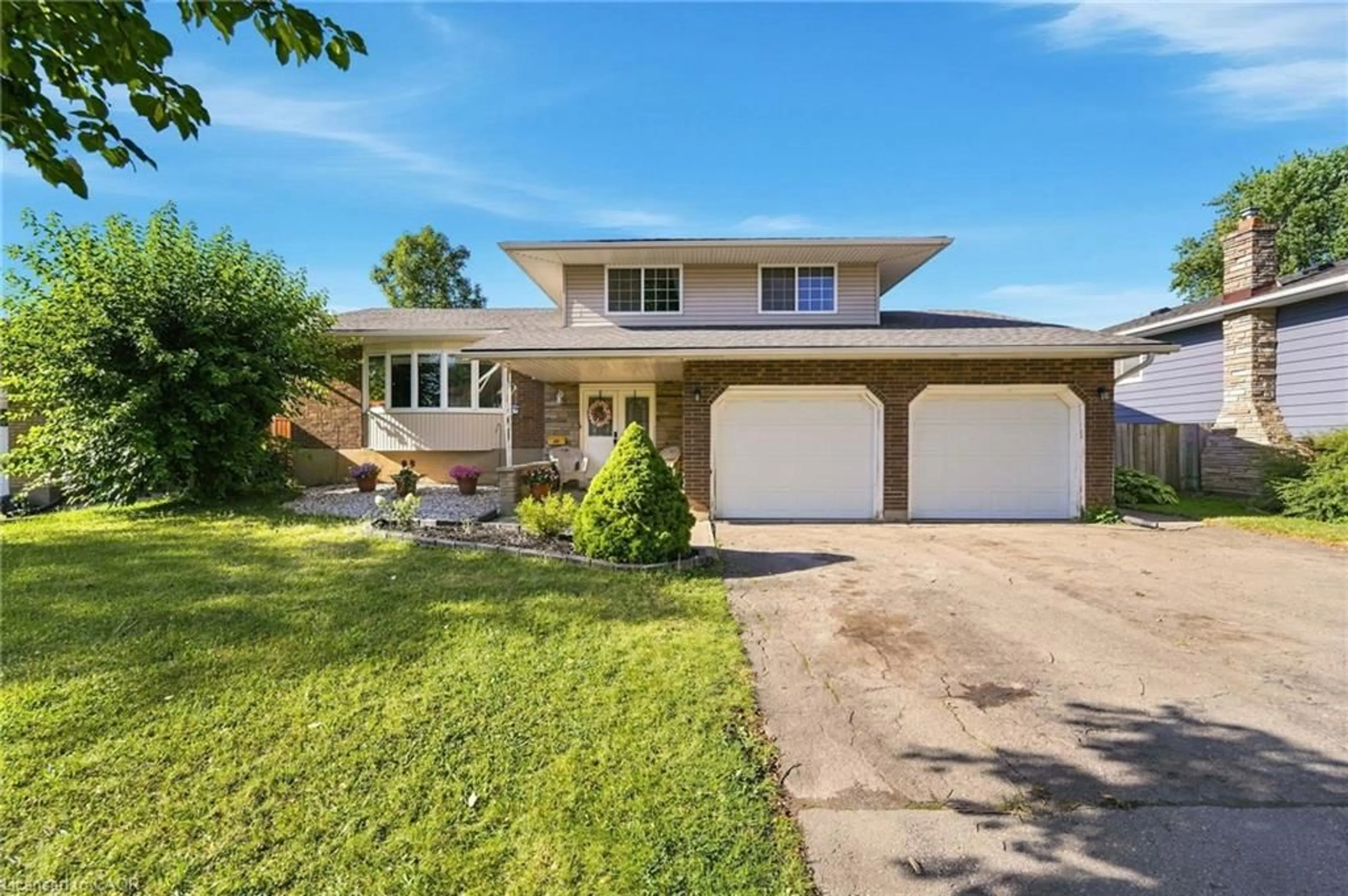 Home with vinyl exterior material, street for 46 Mccoll Dr, Welland Ontario L3C 3L7