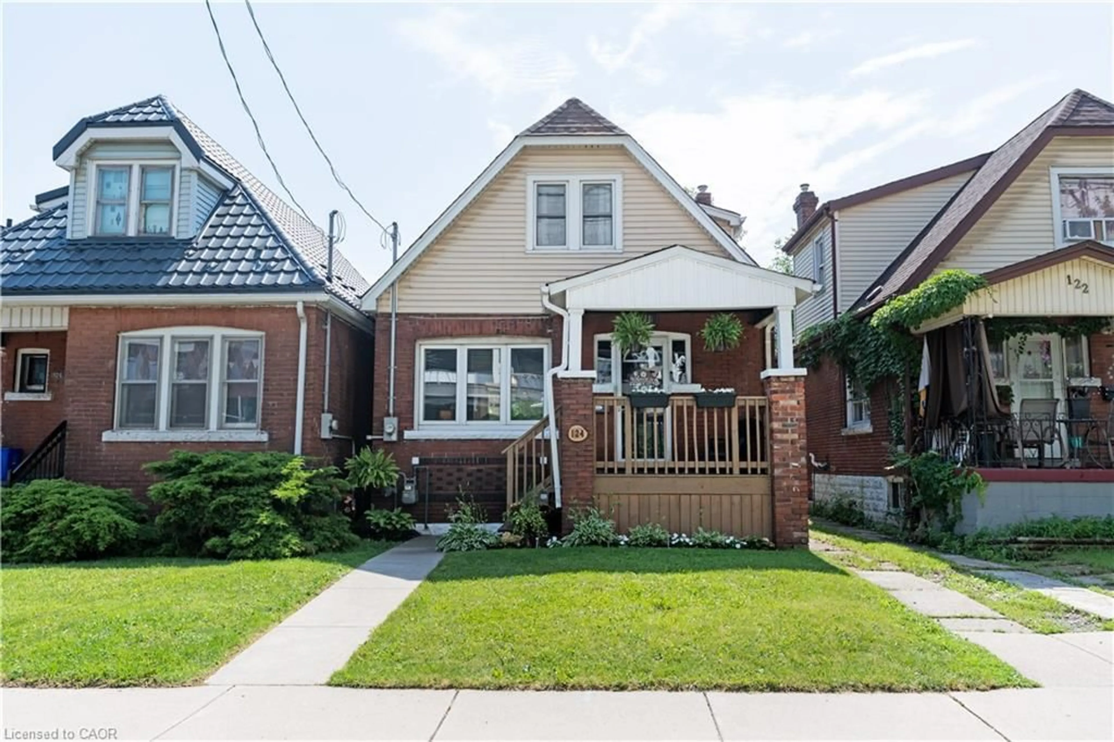 Home with brick exterior material, street for 124 Balsam Ave, Hamilton Ontario L8L 6Y3