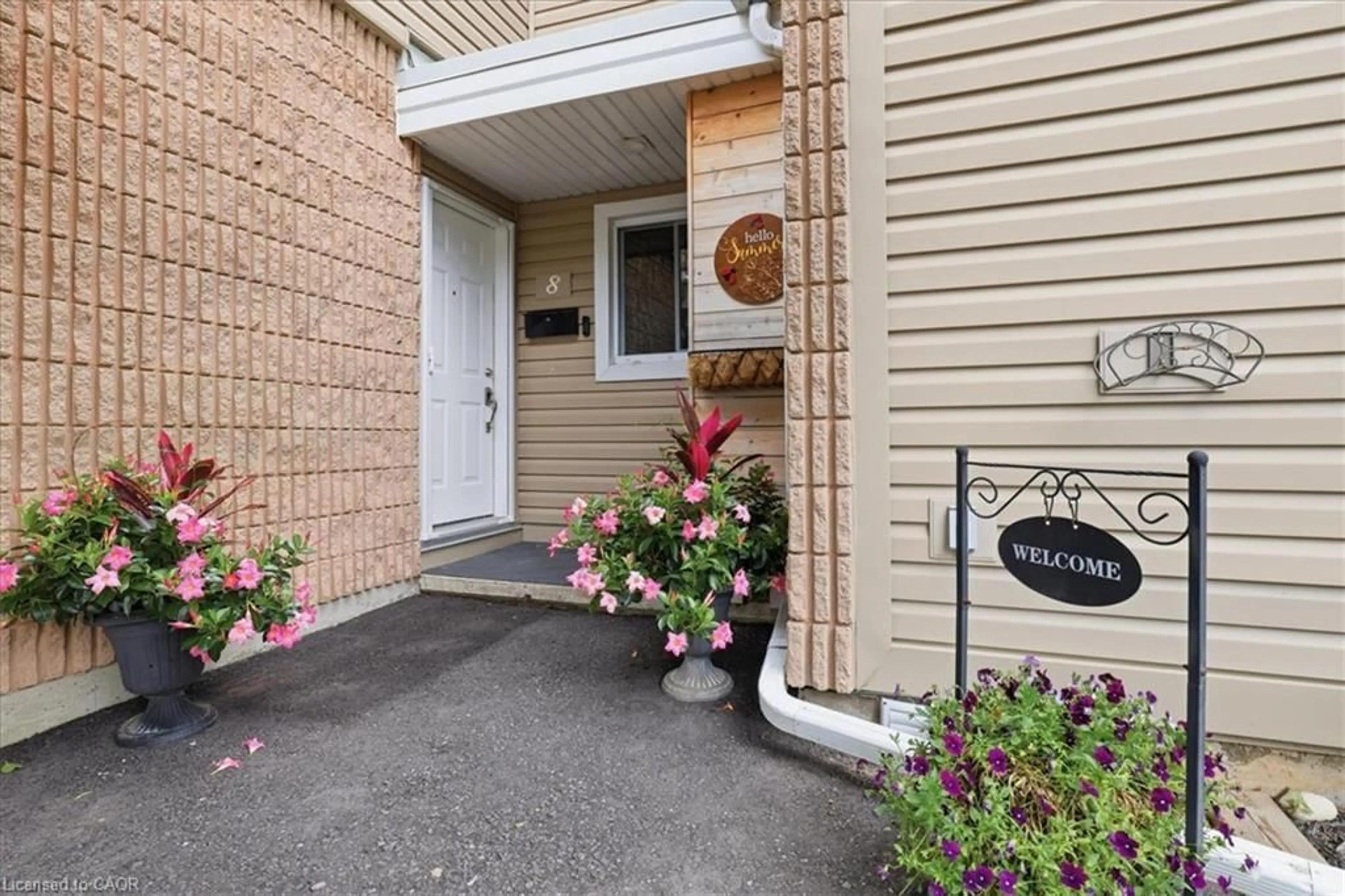 Indoor entryway for 65 Glamis Rd #8, Cambridge Ontario N1R 6W4