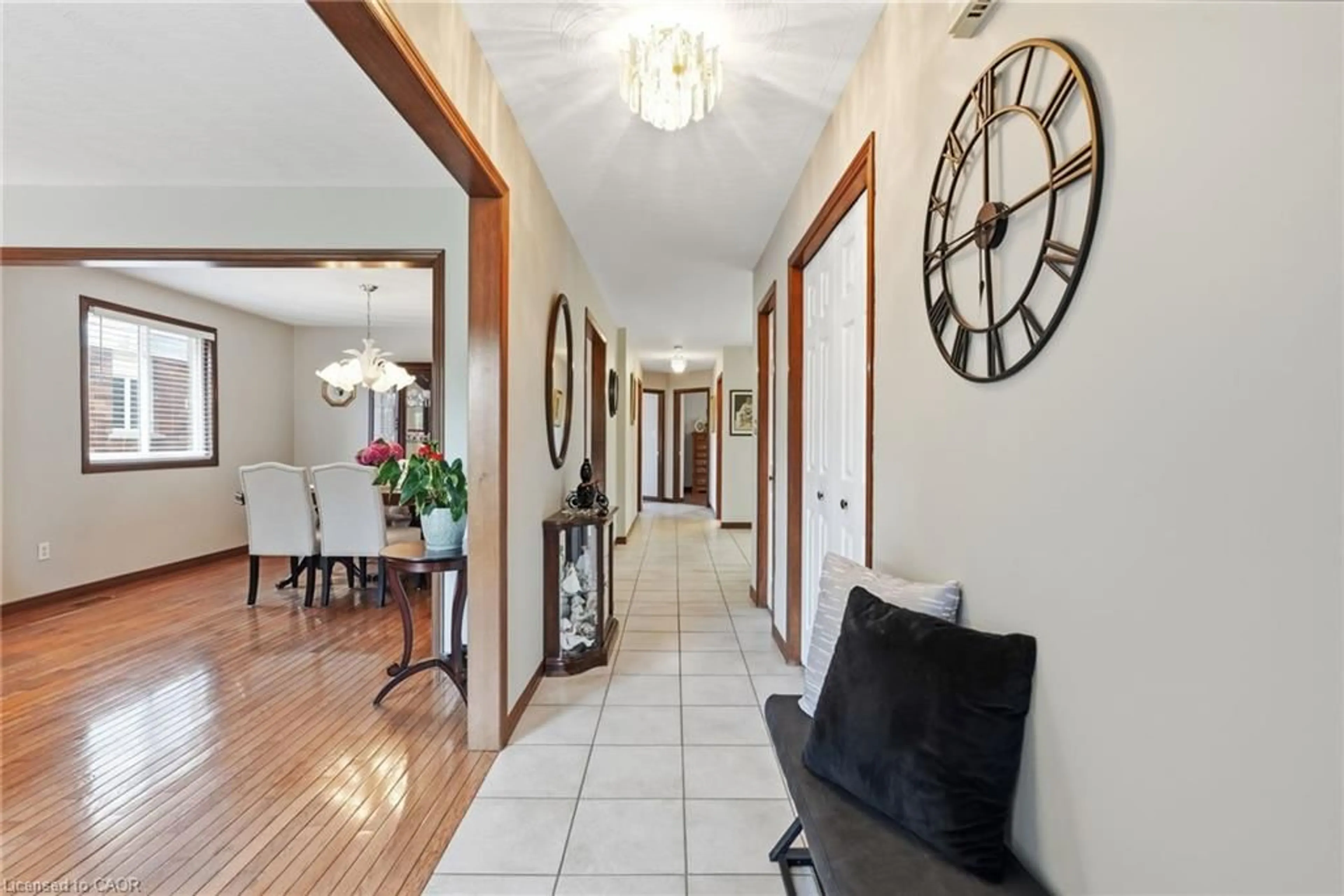 Indoor foyer for 210 Bastille St, Hamilton Ontario L9B 2G5