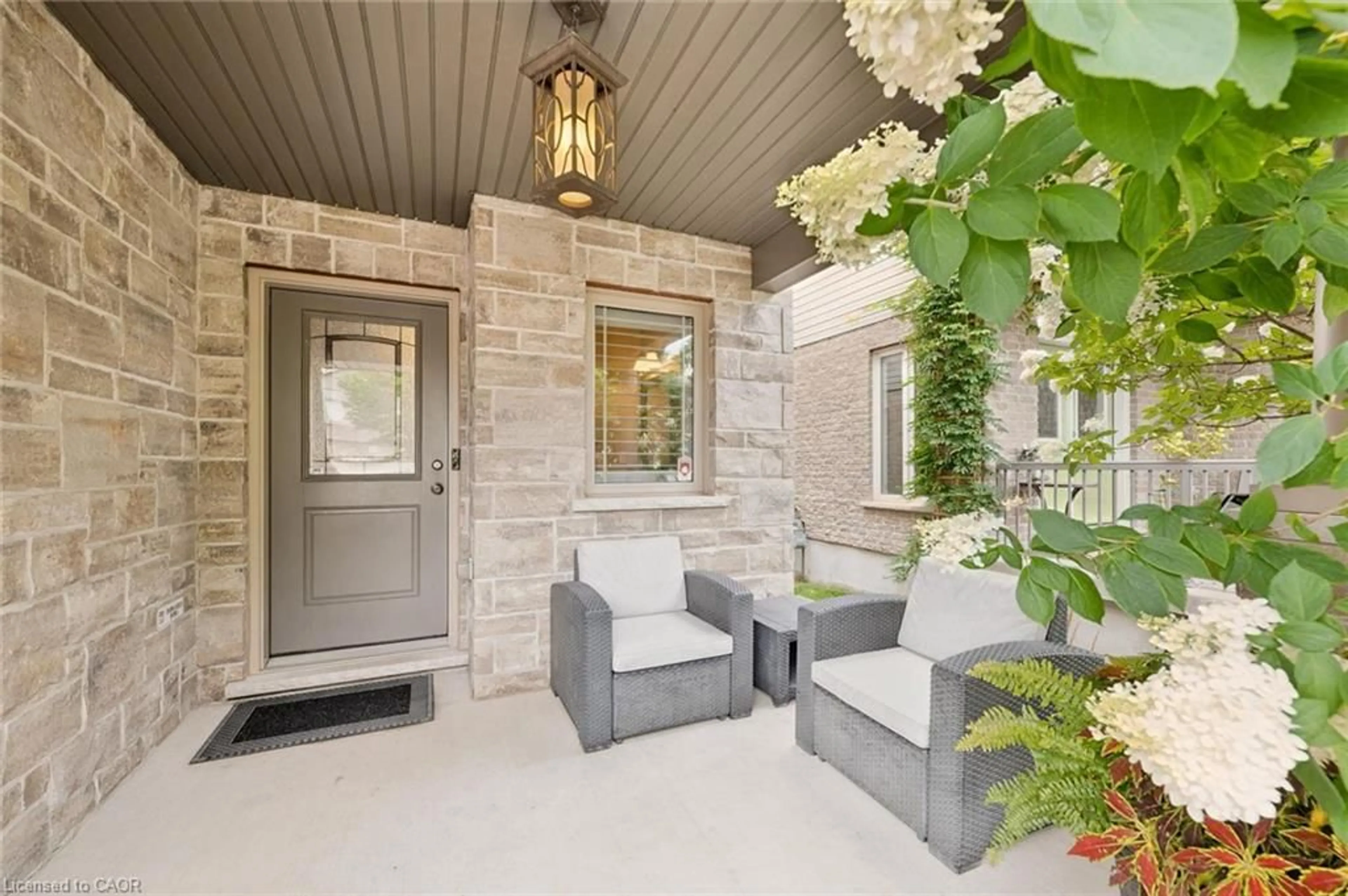 Indoor entryway for 143 Maplecrest Dr, Breslau Ontario N0B 1M0