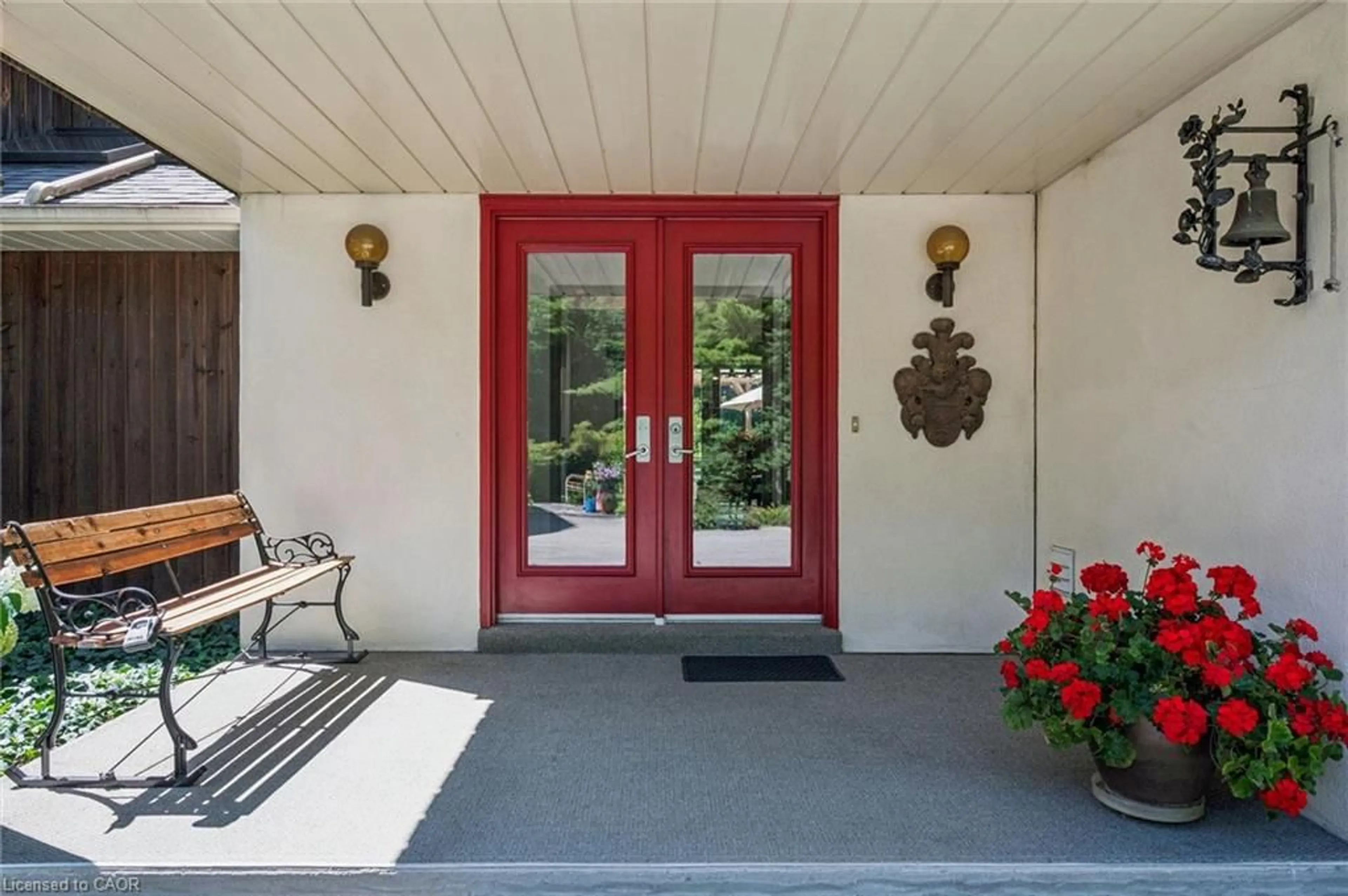 Indoor entryway for 4676 Concession 11 Rd, Puslinch Ontario N0B 2J0