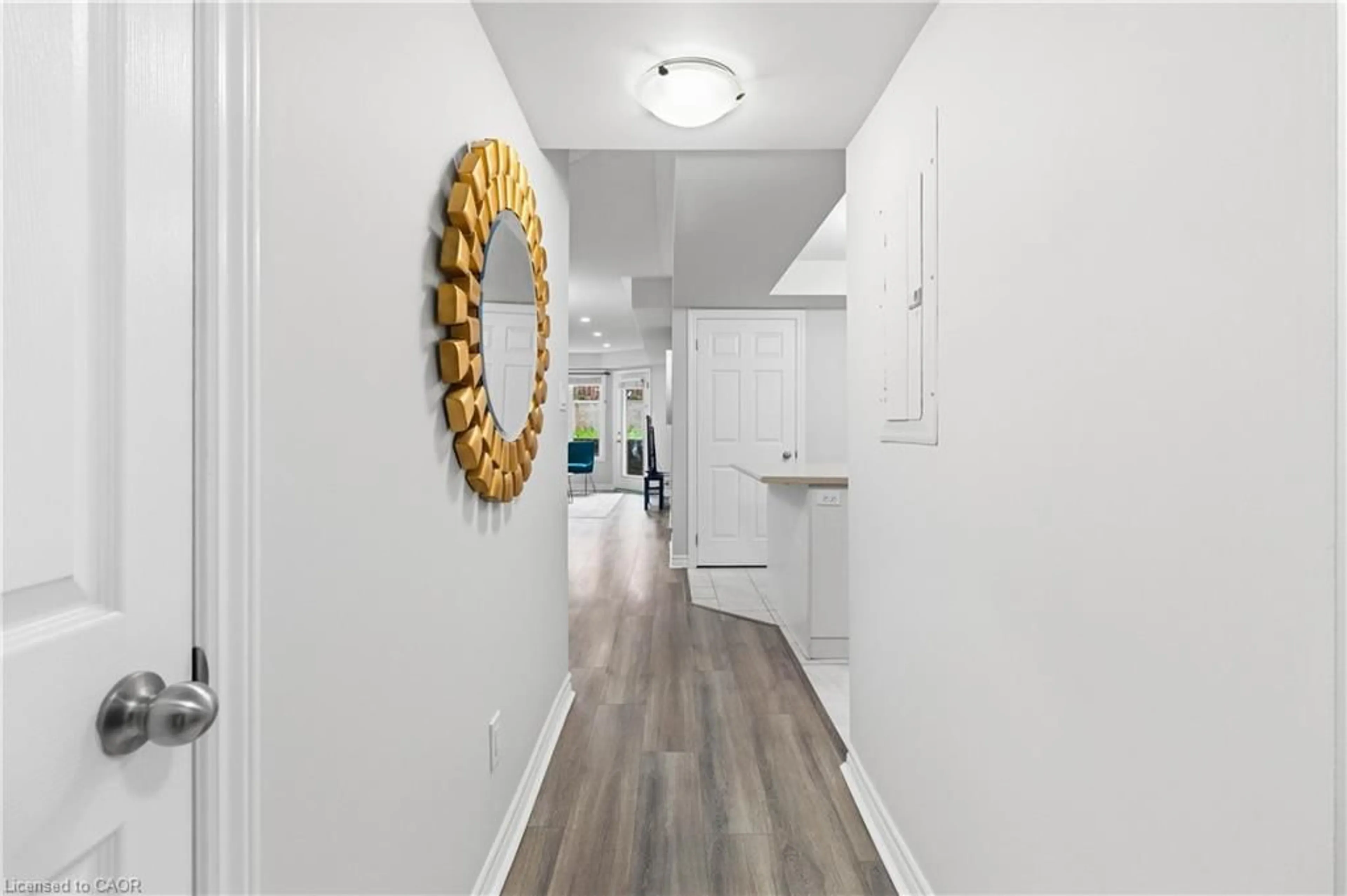 Indoor entryway for 2420 Baronwood Dr #9-01, Oakville Ontario L6M 0X6