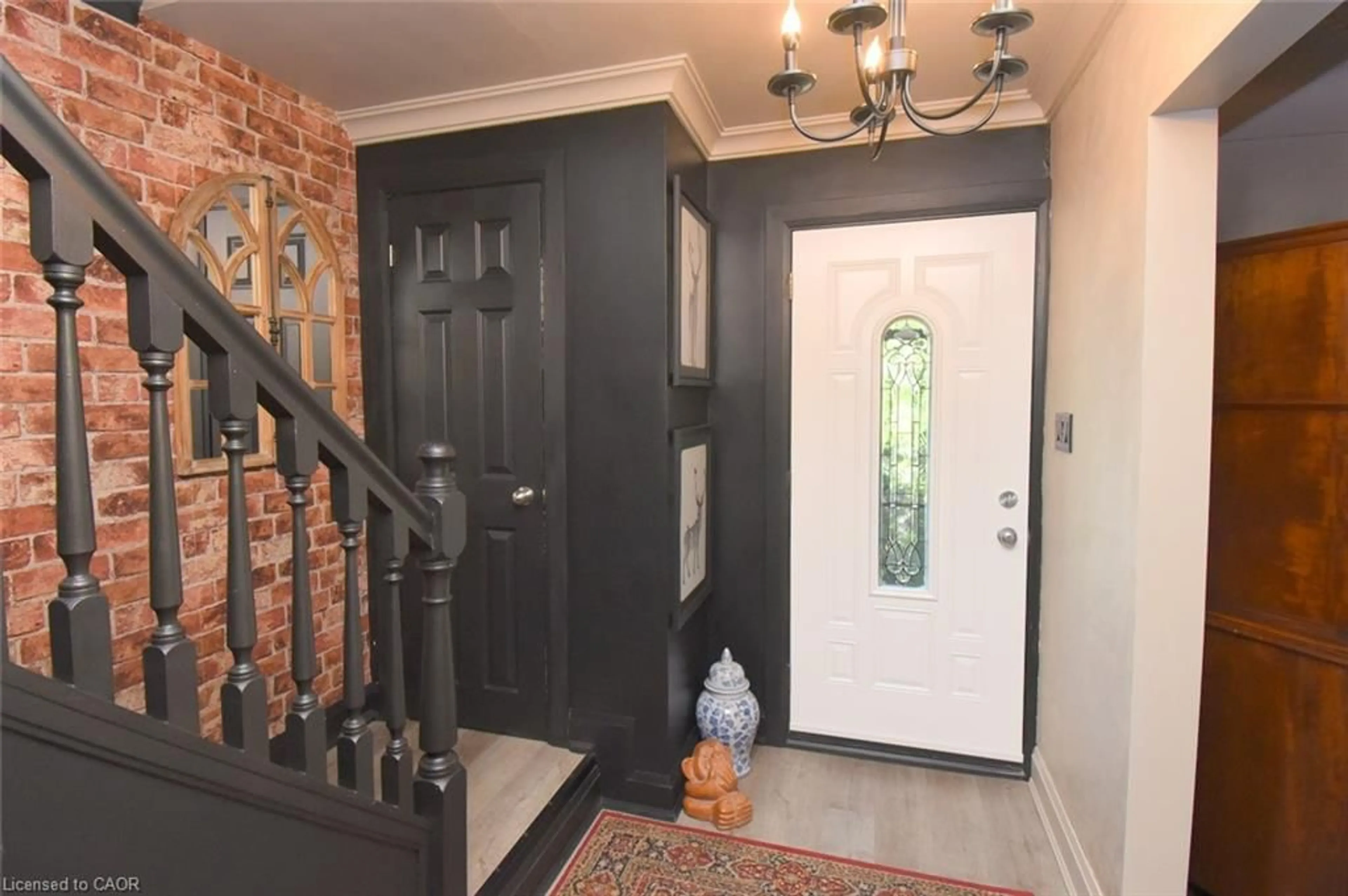 Indoor entryway for 139 Garside Ave, Hamilton Ontario L8K 2W1