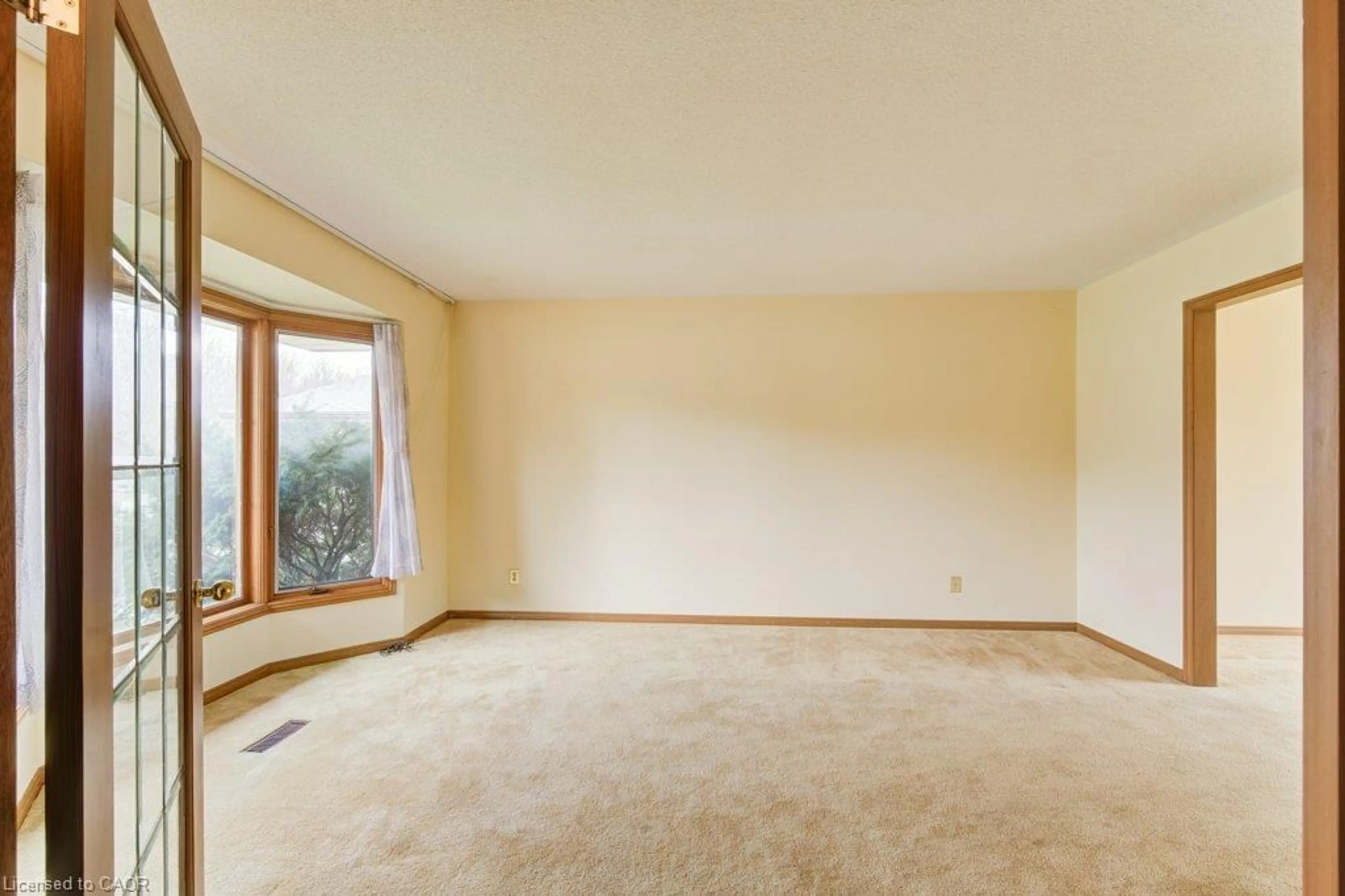 A pic of a room for 27 Walmer Gdns, London Ontario N6G 4H4