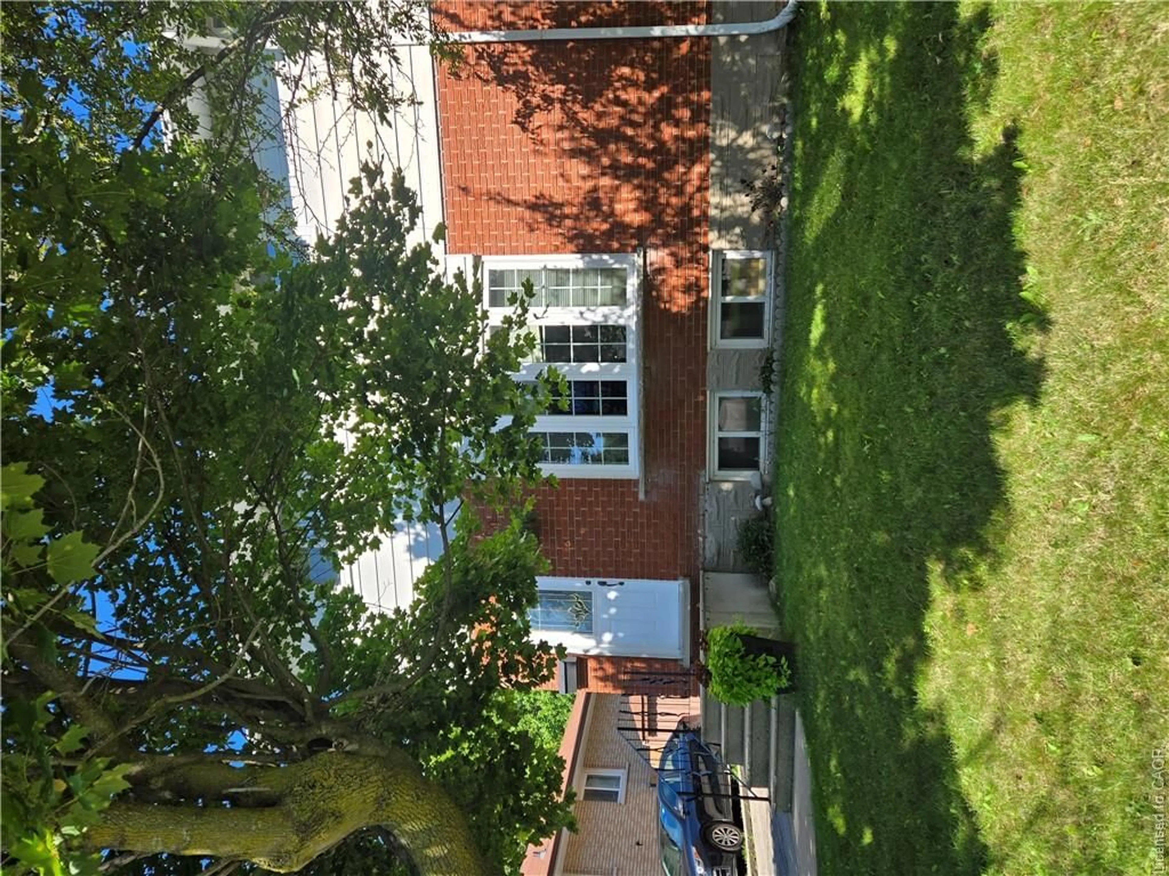 A pic from outside/outdoor area/front of a property/back of a property/a pic from drone, street for 59 Chalmers St, Cambridge Ontario N1R 6A5
