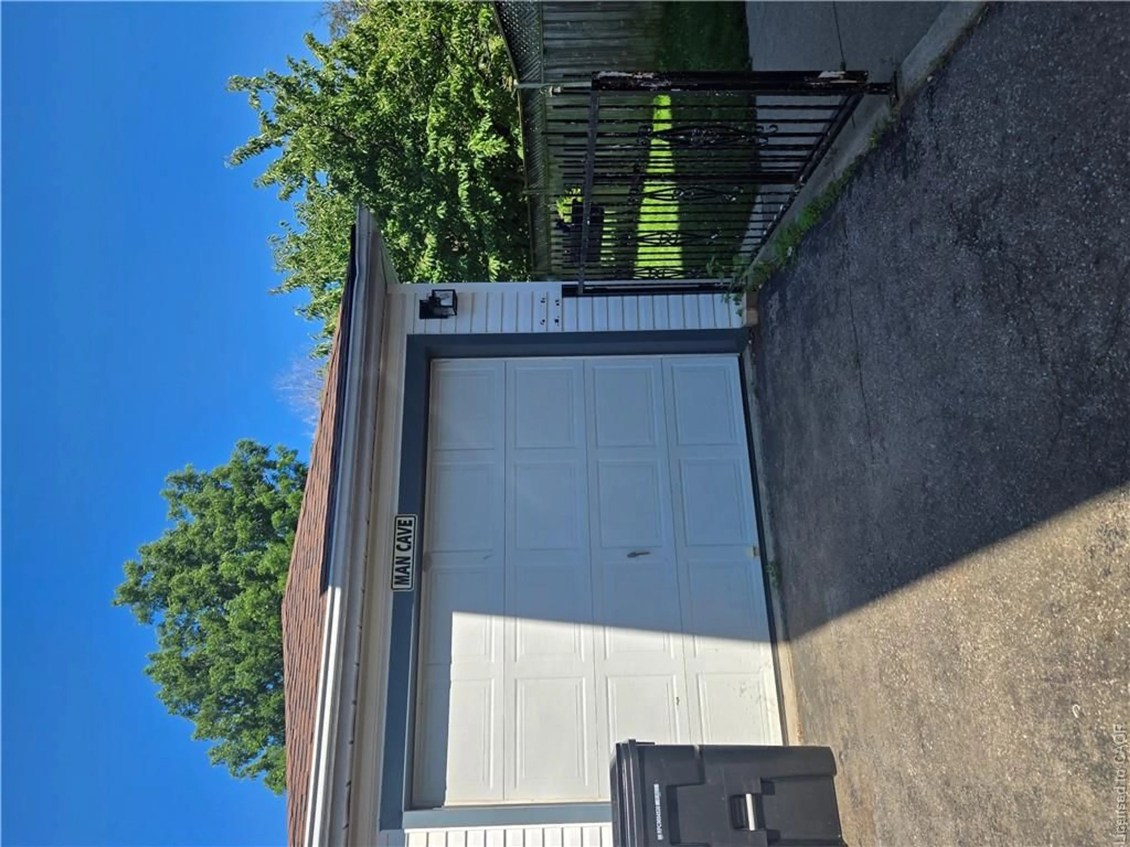 A pic from outside/outdoor area/front of a property/back of a property/a pic from drone, street for 59 Chalmers St, Cambridge Ontario N1R 6A5