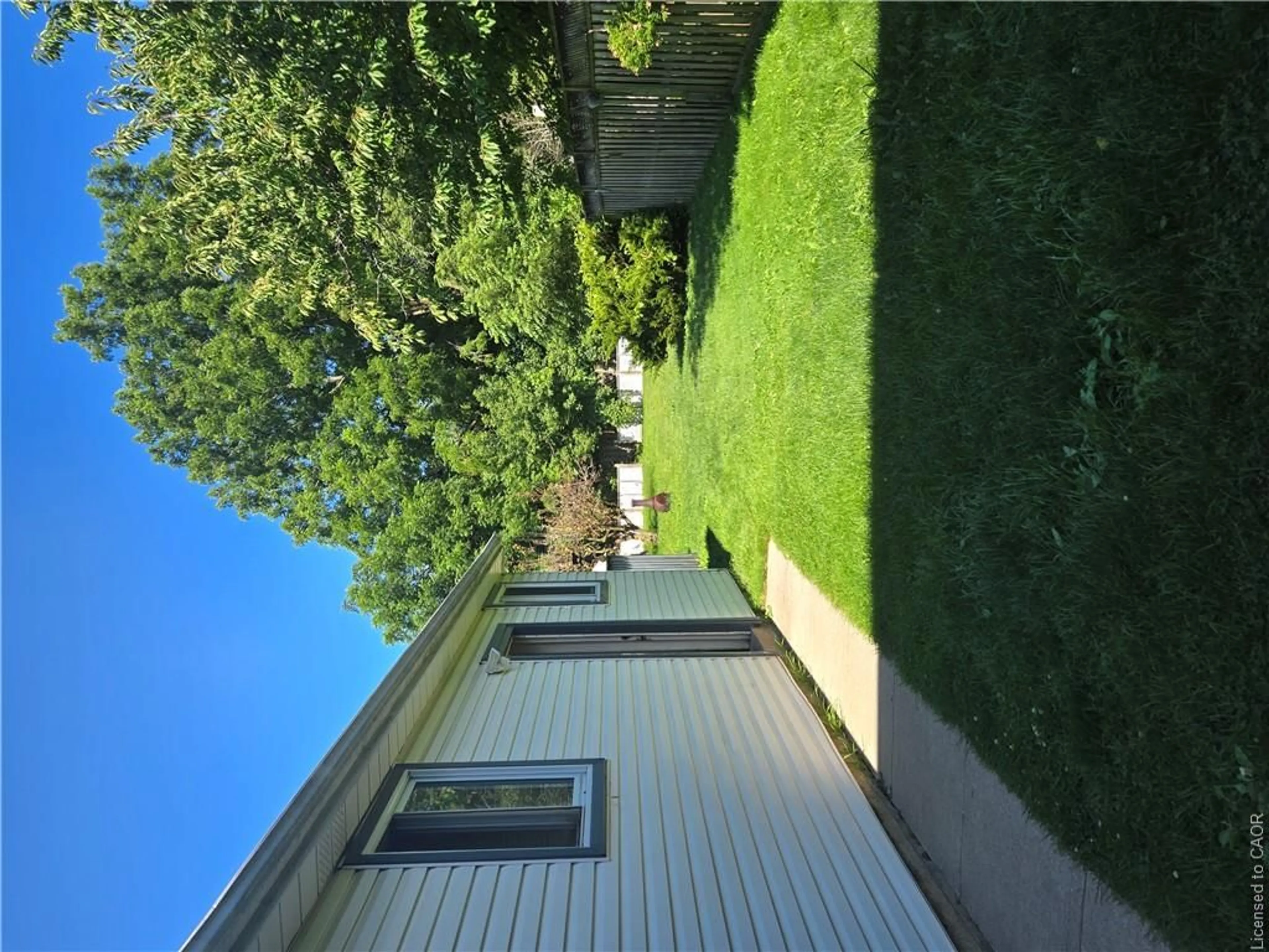 A pic from outside/outdoor area/front of a property/back of a property/a pic from drone, street for 59 Chalmers St, Cambridge Ontario N1R 6A5
