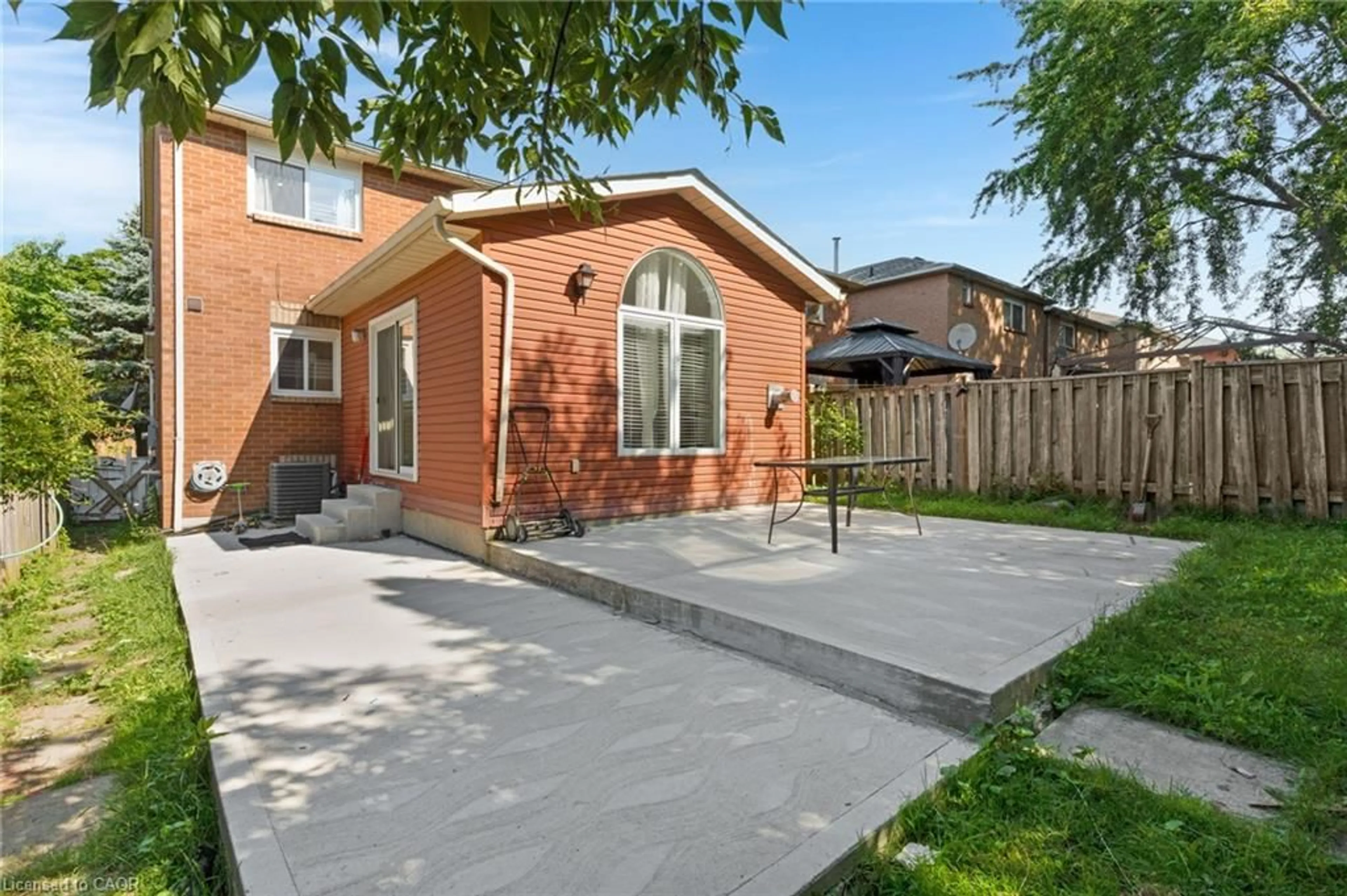 Home with brick exterior material, street for 100 Anglerock Dr, Cambridge Ontario N1T 1L9