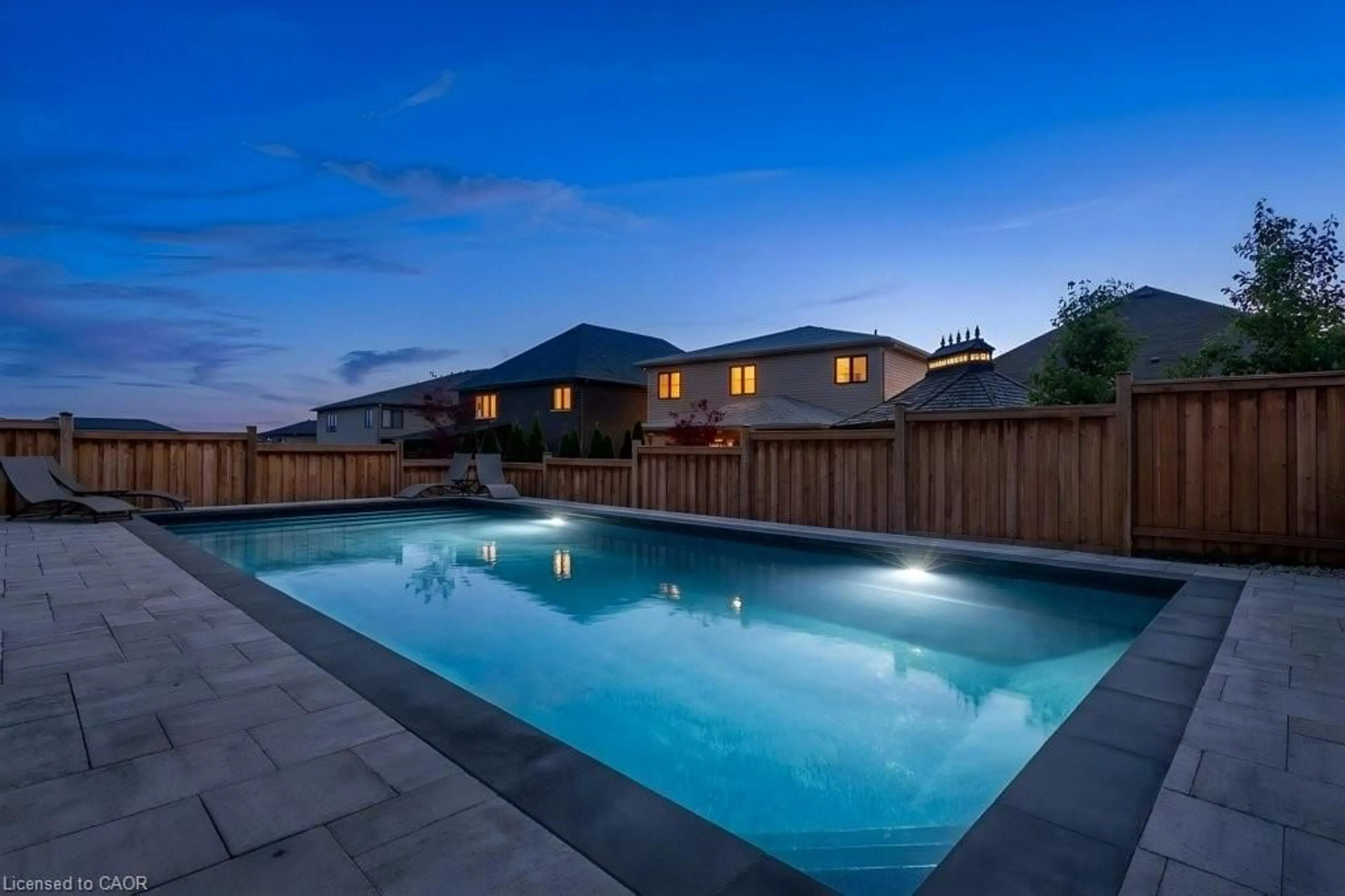 Pool for 4041 Highland Park Dr, Beamsville Ontario L3J 0S9