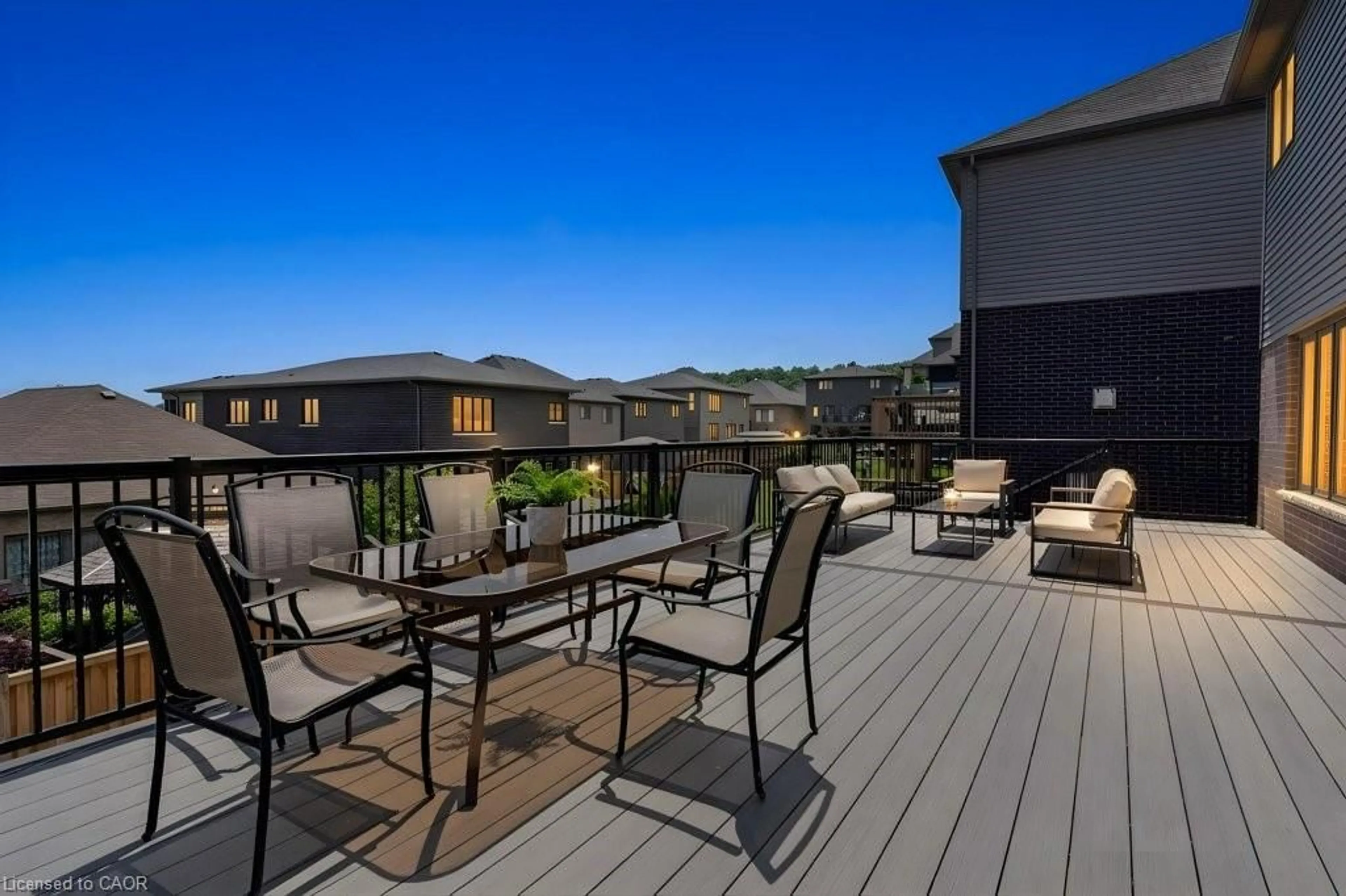 Patio, mountain view for 4041 Highland Park Dr, Beamsville Ontario L3J 0S9