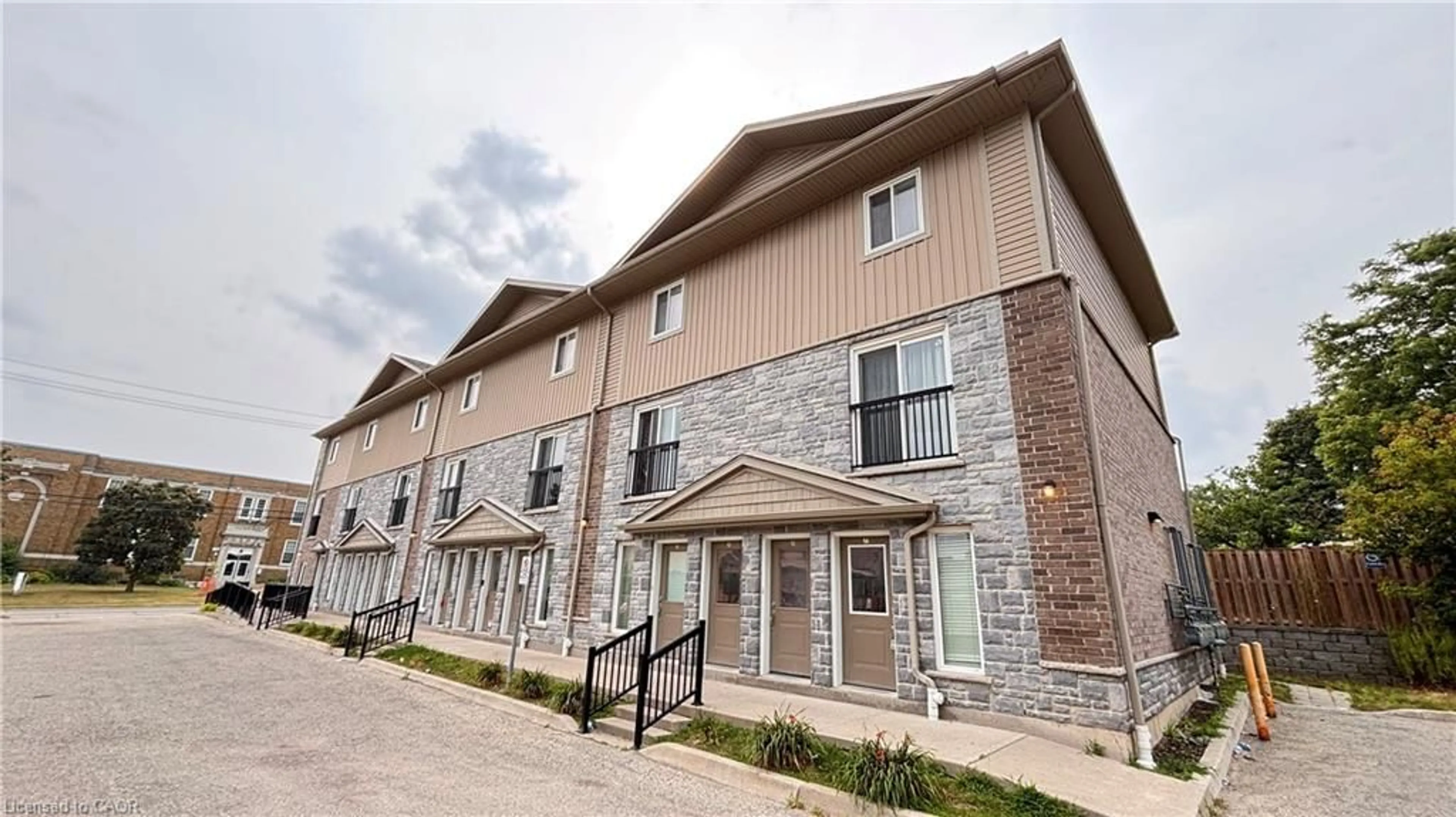 Unknown for 122 Courtland Ave #14, Kitchener Ontario N2G 0B8