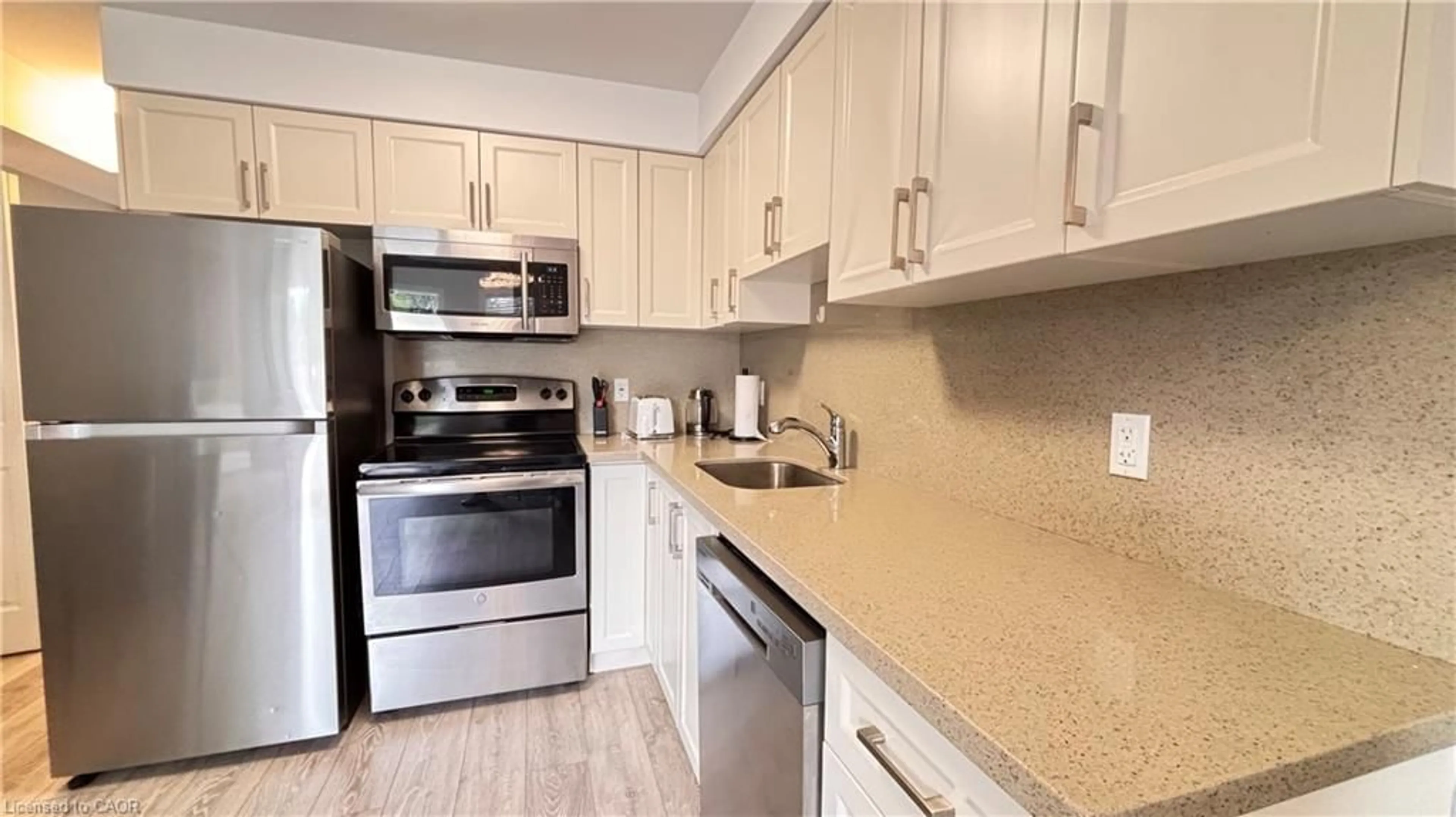 Standard kitchen, unknown for 122 Courtland Ave #14, Kitchener Ontario N2G 0B8