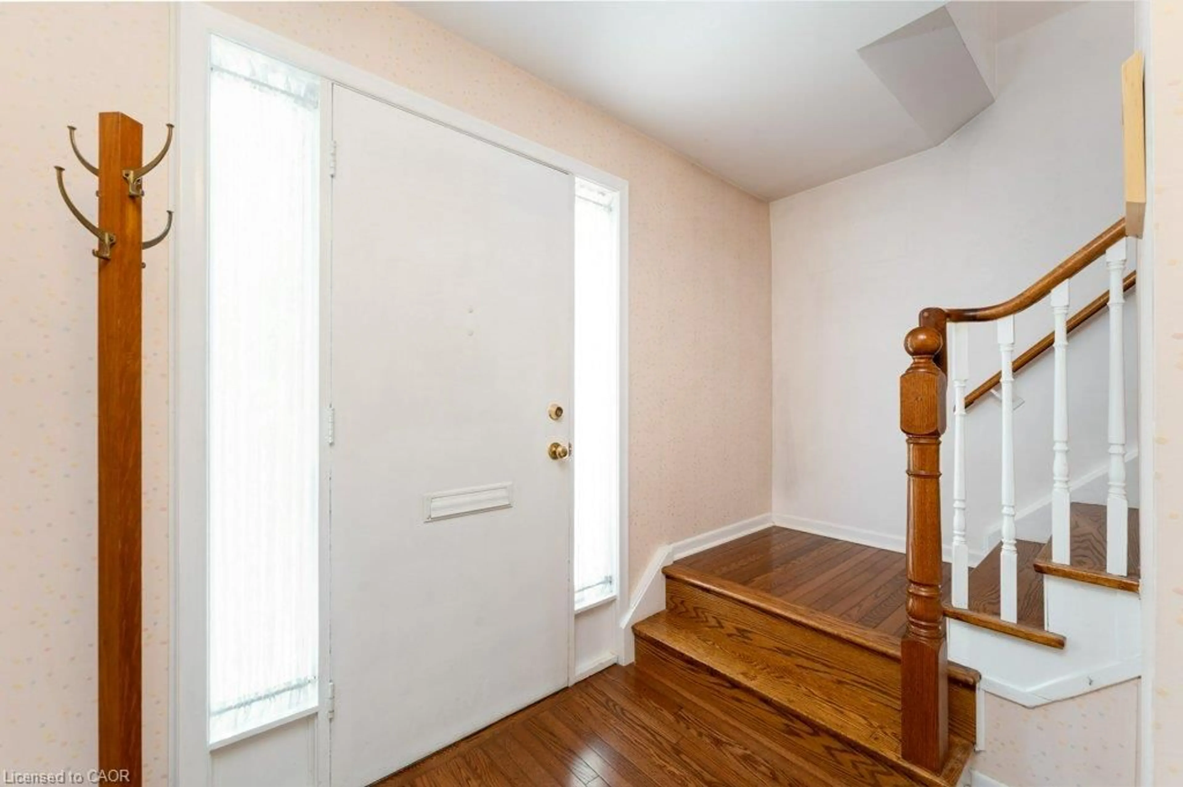 Indoor entryway for 2 Robinter Dr, North York Ontario M2M 3P9