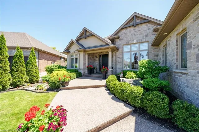 12 Ellington Pl, Brantford 3