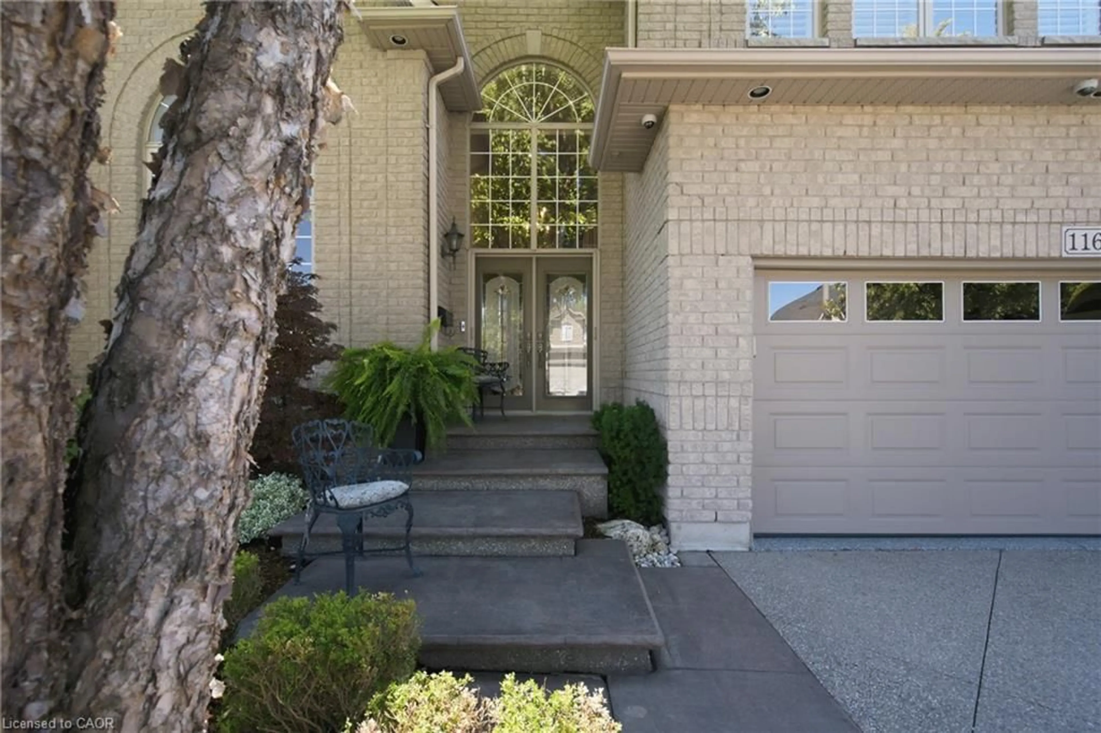 Indoor entryway for 116 Joshua Ave, Ancaster Ontario L9K 1R1