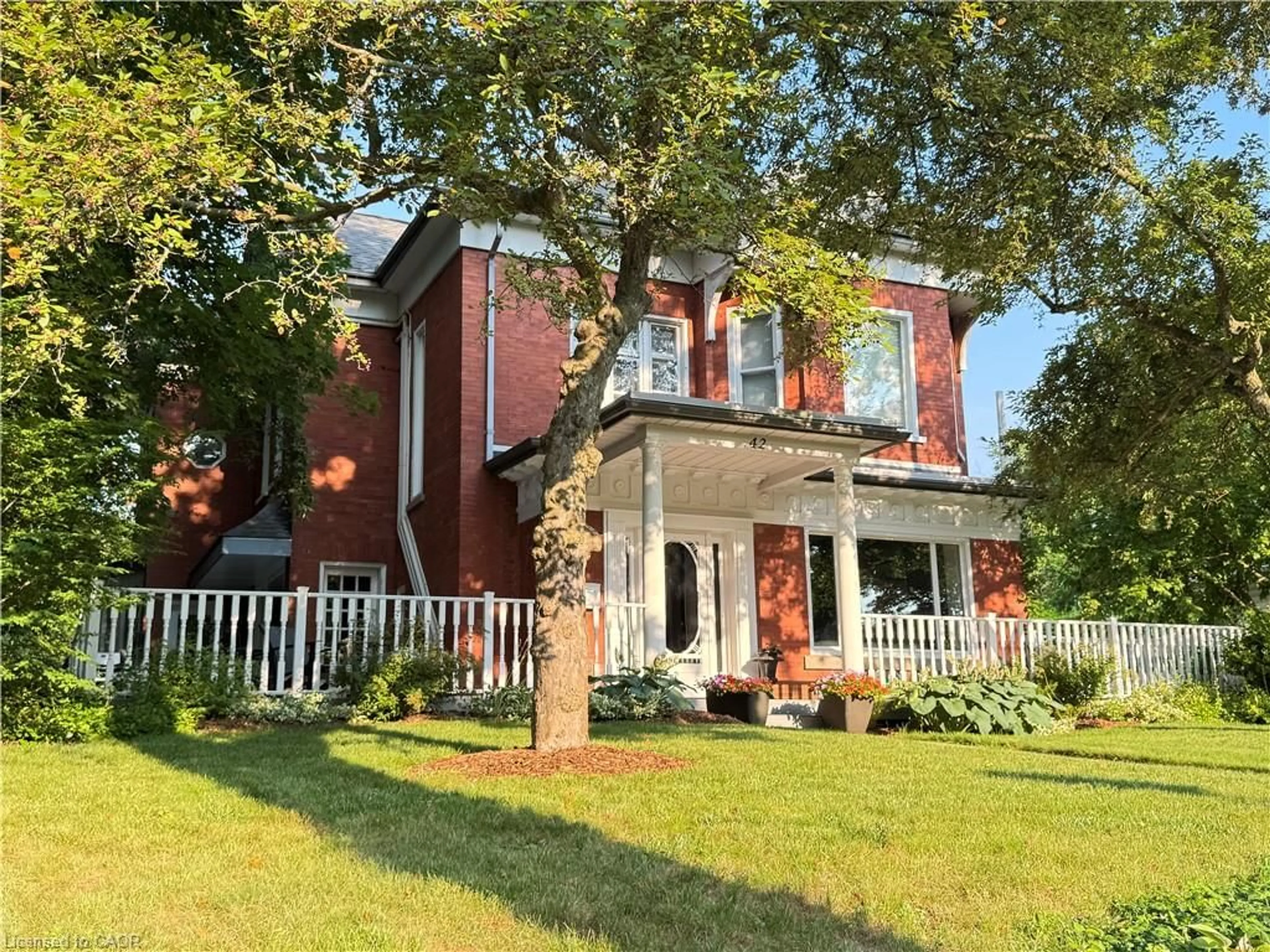 Home with brick exterior material, street for 42 Lansdowne Rd, Cambridge Ontario N1S 2S9
