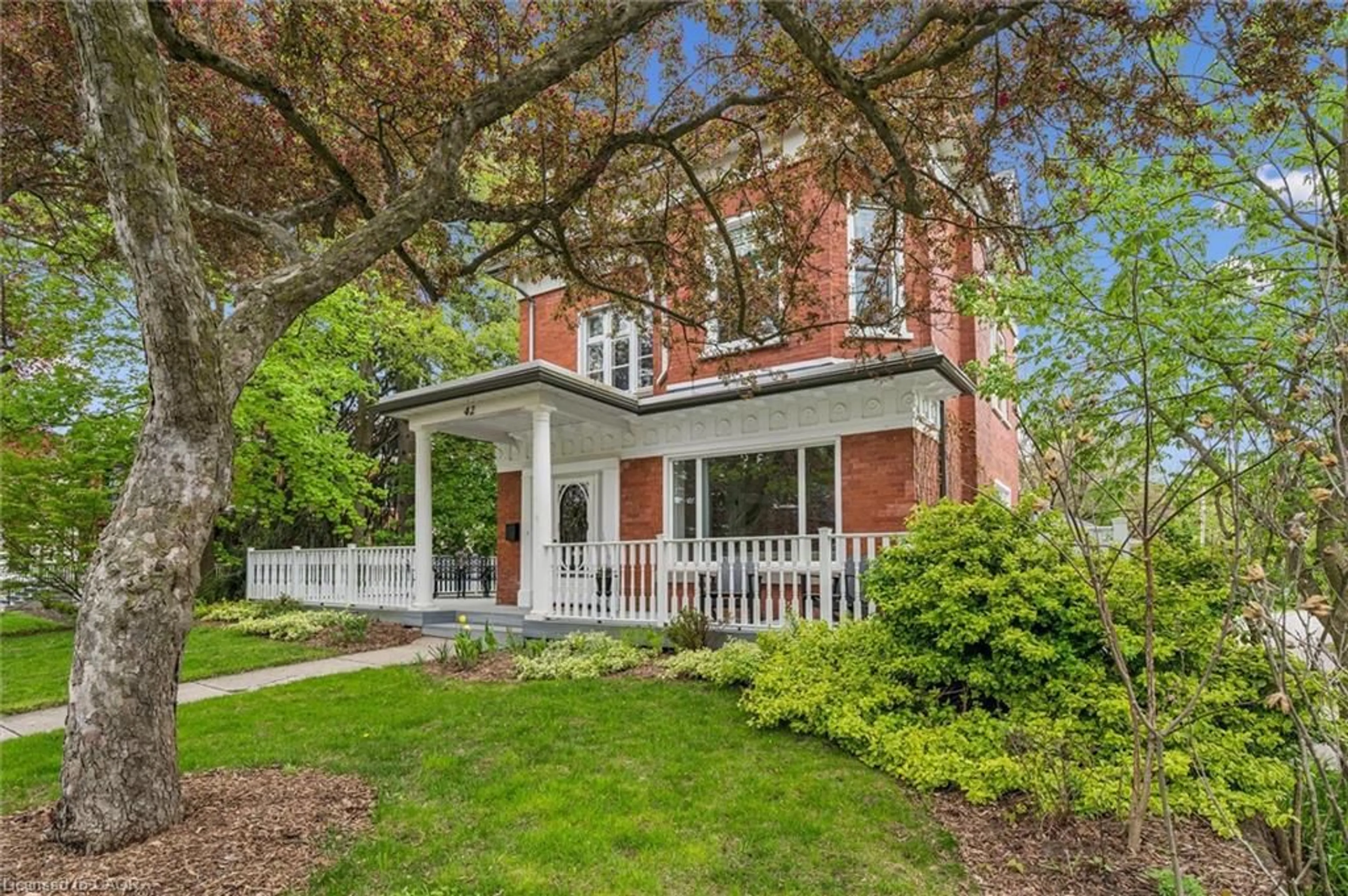Home with brick exterior material, street for 42 Lansdowne Rd, Cambridge Ontario N1S 2S9