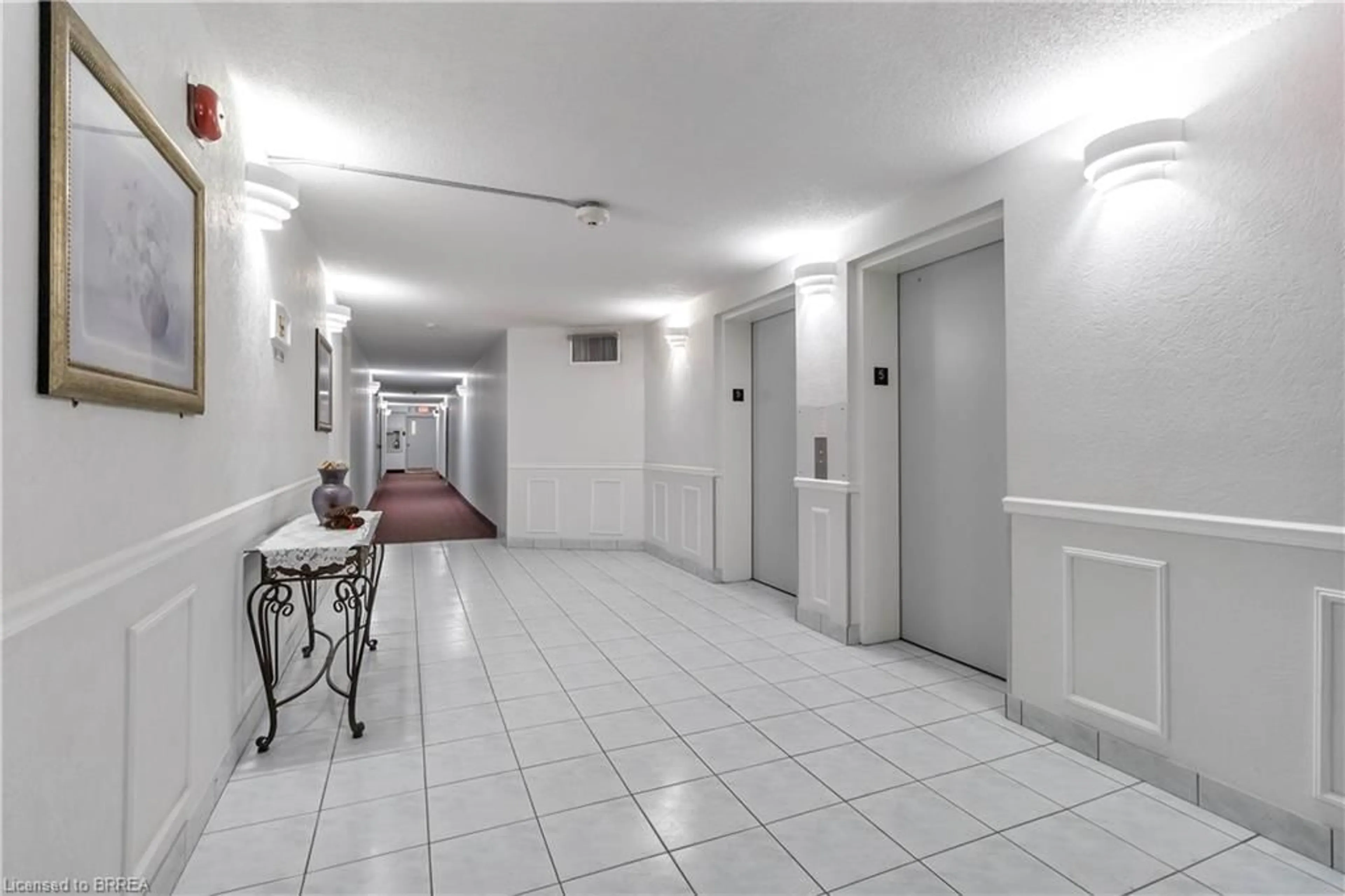 Indoor foyer for 9 Bonheur Crt #506, Brantford Ontario N3P 1Z5