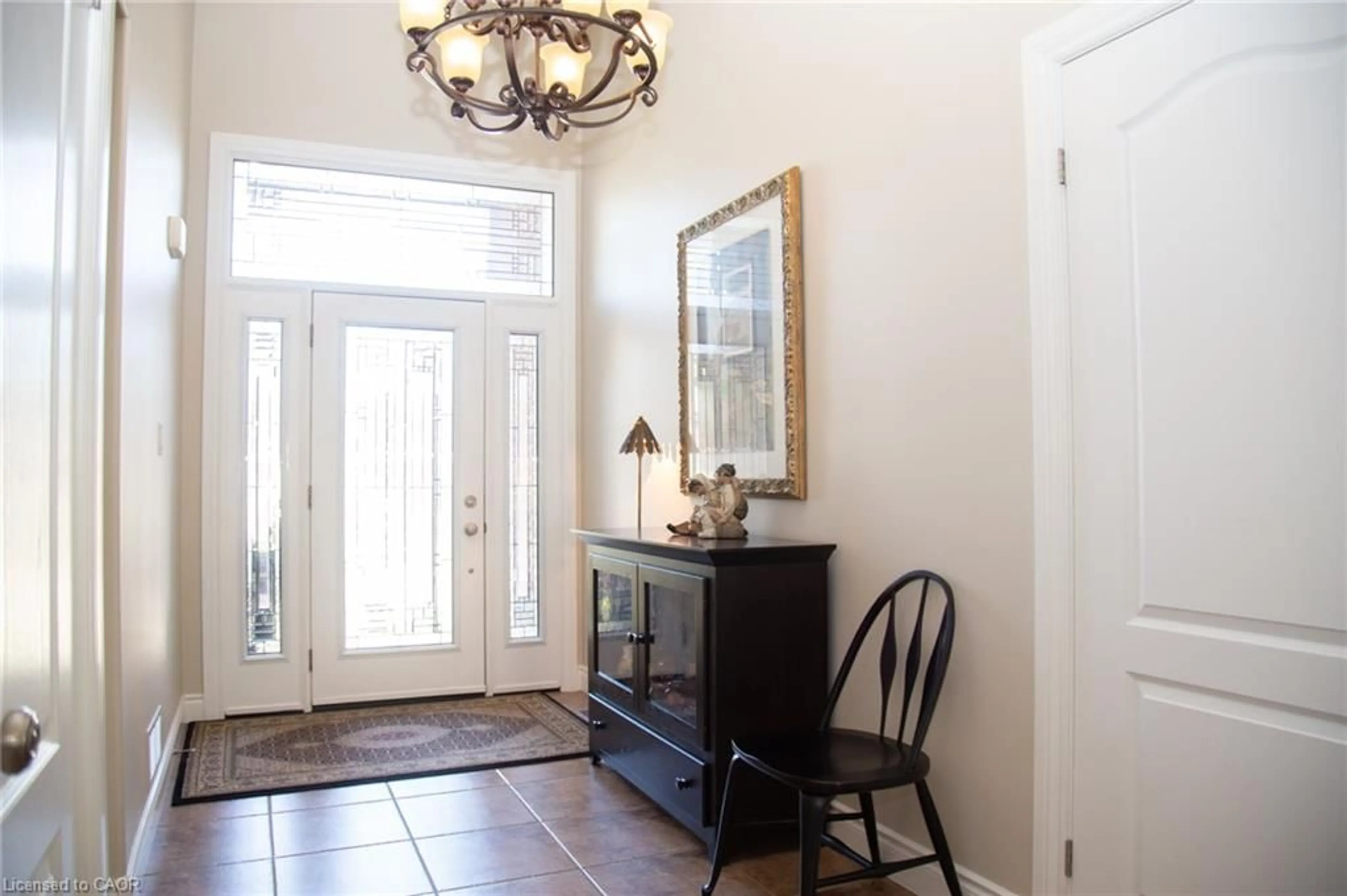 Indoor entryway for 72 Willowdale Cres, Port Dover Ontario N0A 1N5