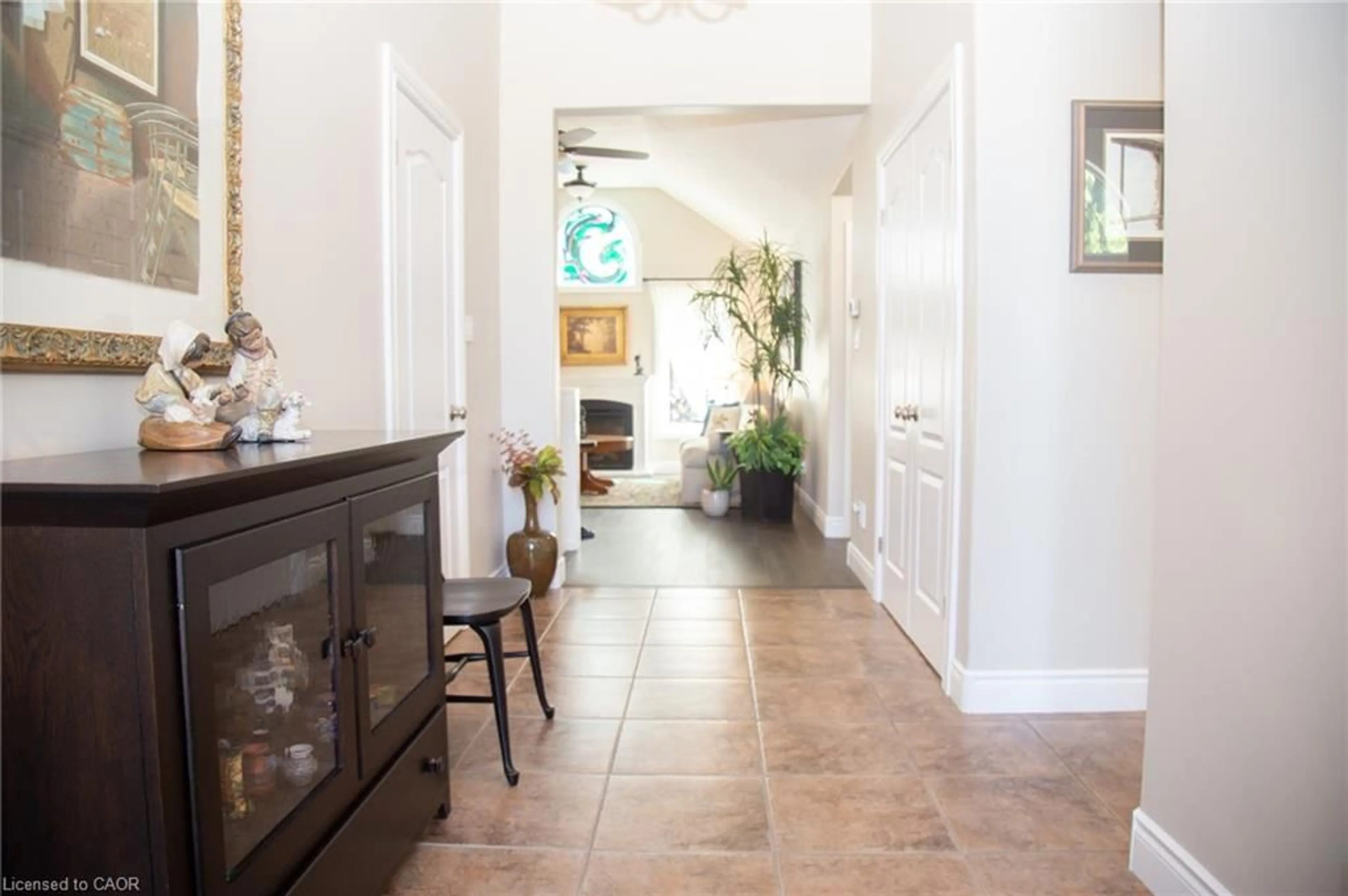 Indoor entryway for 72 Willowdale Cres, Port Dover Ontario N0A 1N5