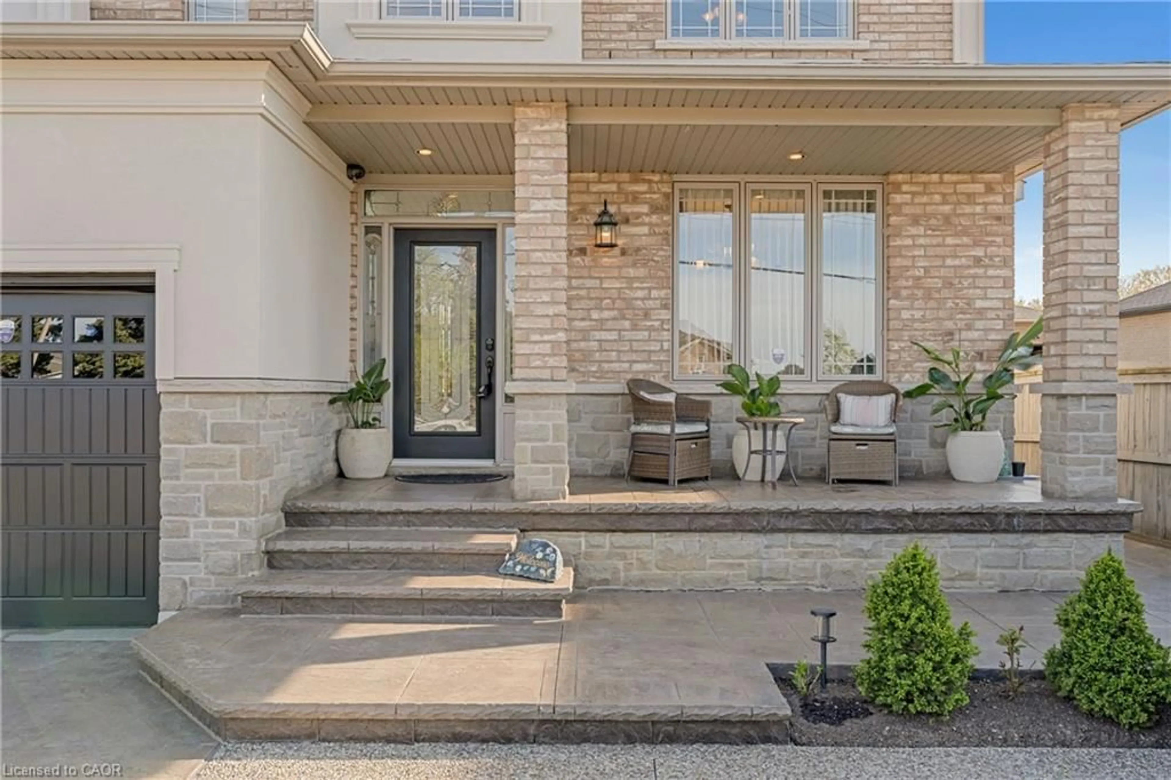 Indoor entryway for 351 Highland Rd, Stoney Creek Ontario L8J 2S2