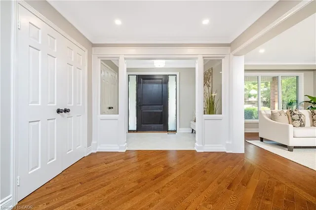 1677 Sherwood Forrest Cir, Mississauga 4