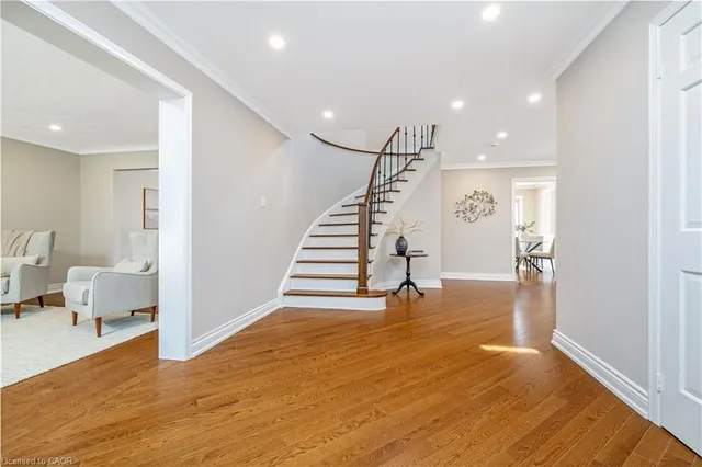 1677 Sherwood Forrest Cir, Mississauga 5