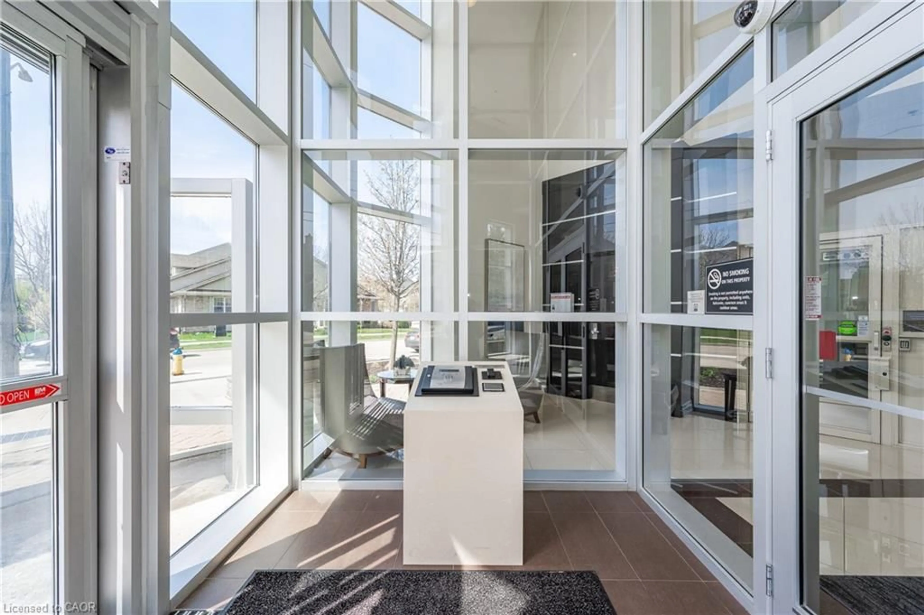 Indoor foyer for 144 Park St #605, Waterloo Ontario N2L 0B6