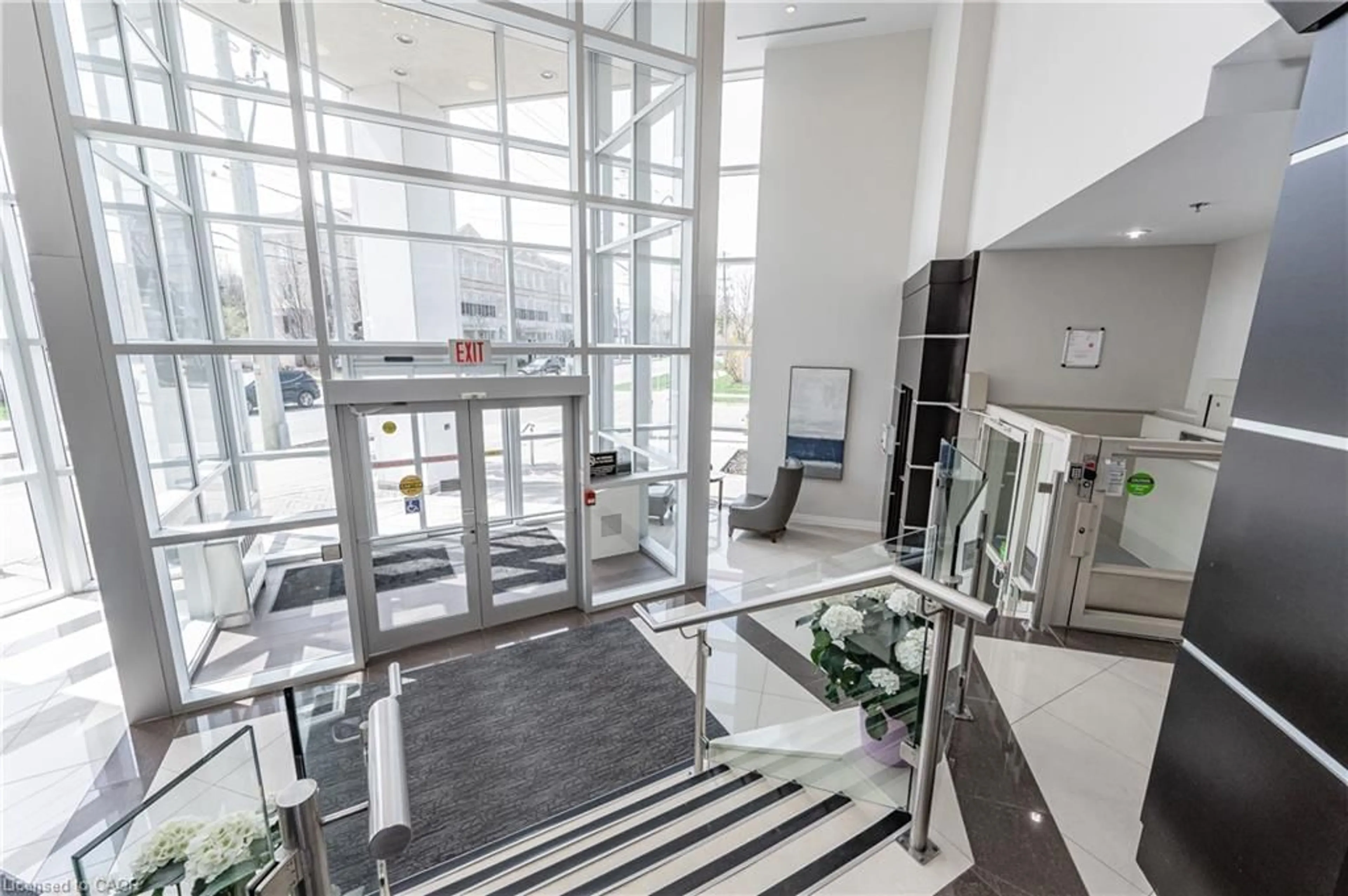Indoor foyer for 144 Park St #605, Waterloo Ontario N2L 0B6