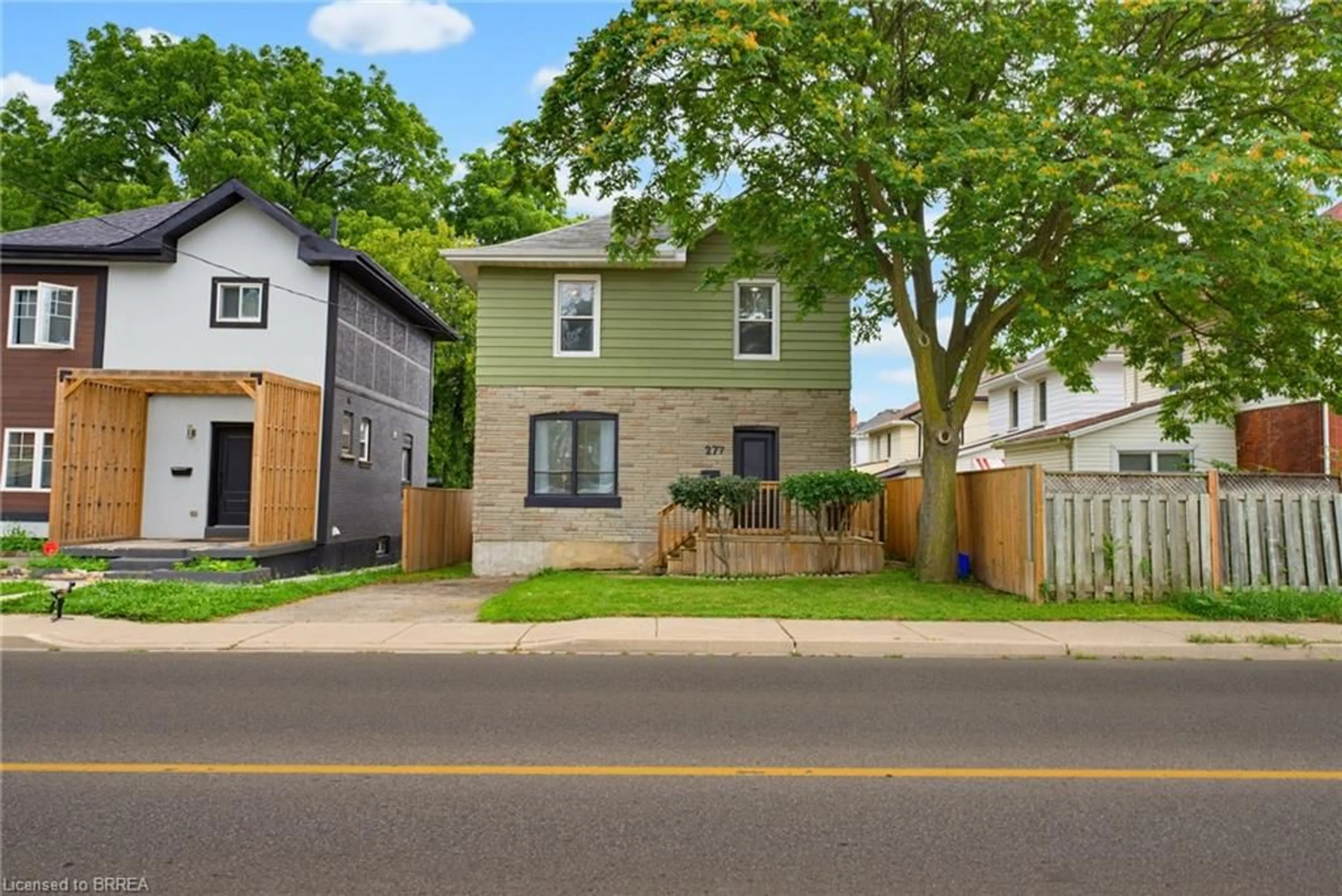 Home with vinyl exterior material, street for 277 Murray St, Brantford Ontario N3S 5S7