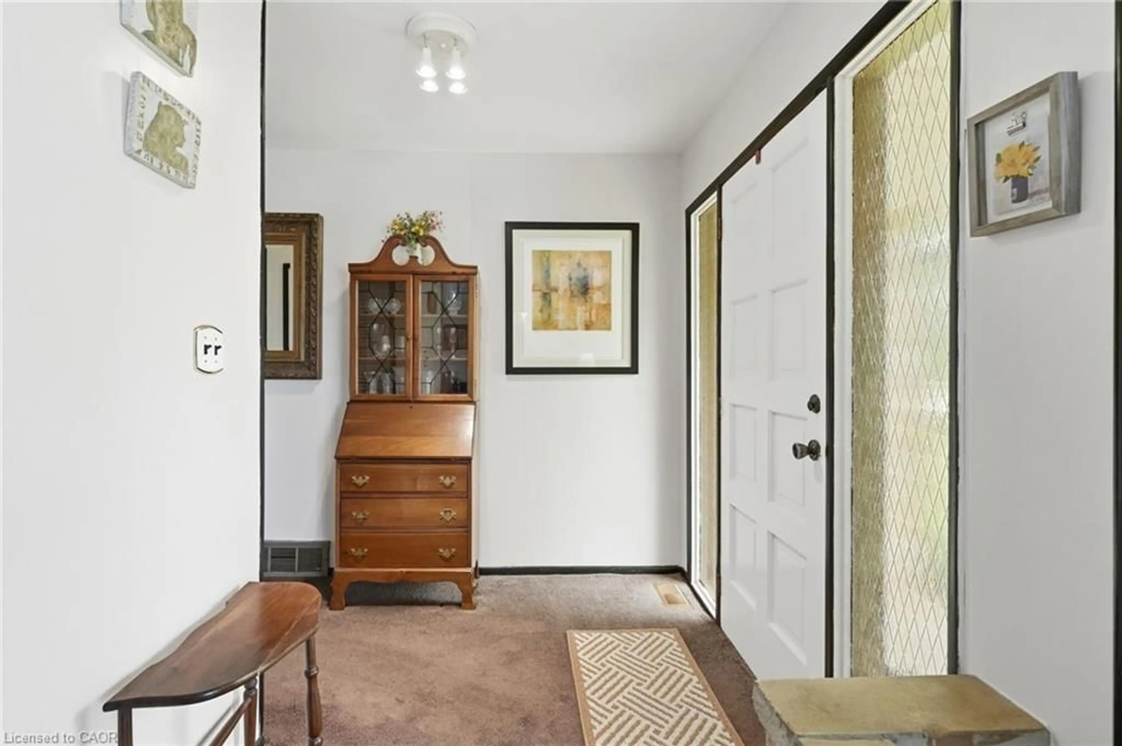 Indoor entryway for 1408 Edgewood Rd, Flamborough Ontario L8N 2Z7