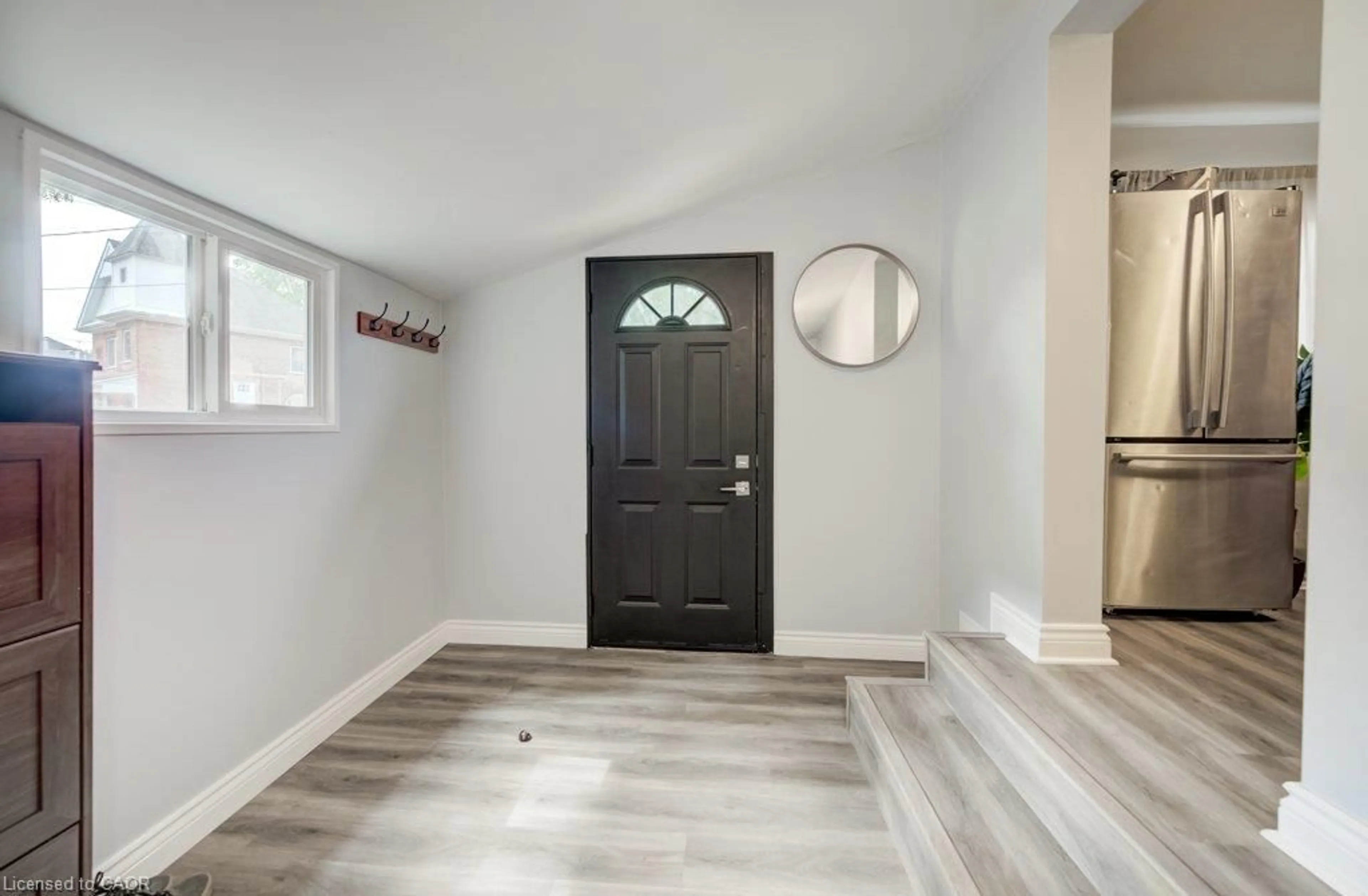 Indoor entryway for 38 Rose Ave, Brantford Ontario N3S 2M2