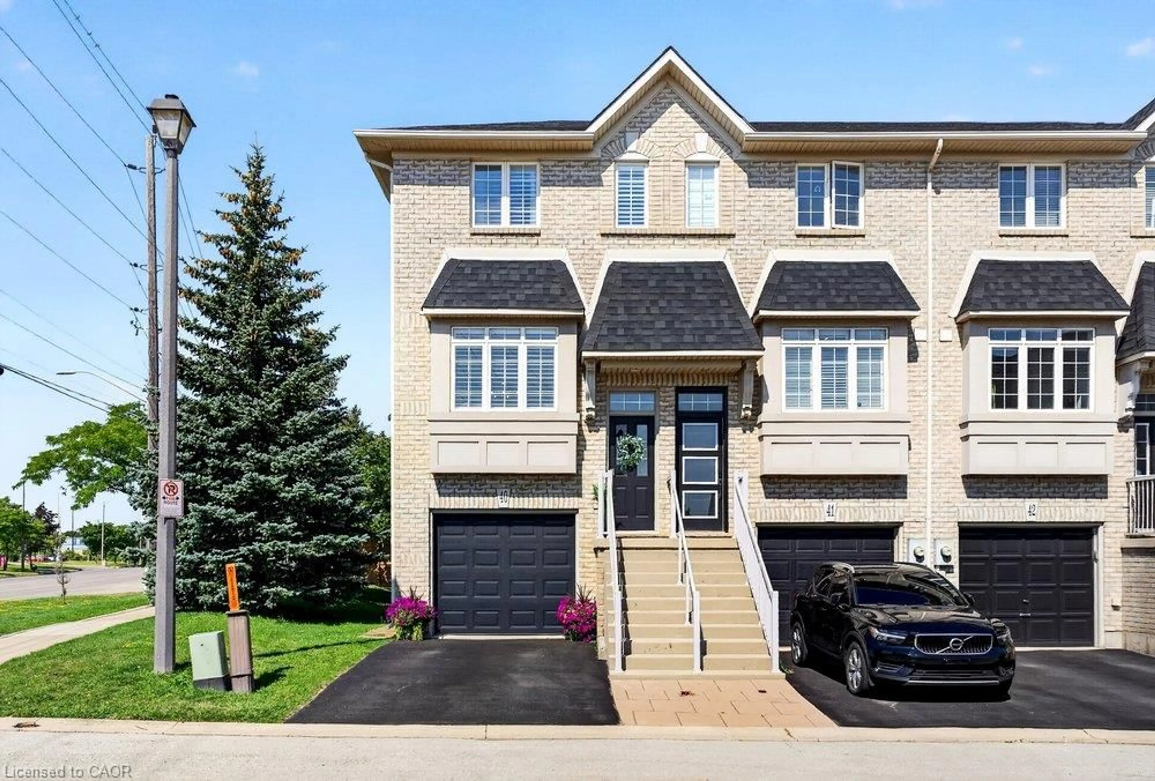 Home with brick exterior material, street for 5080 Fairview St #40, Burlington Ontario L7L 7G1