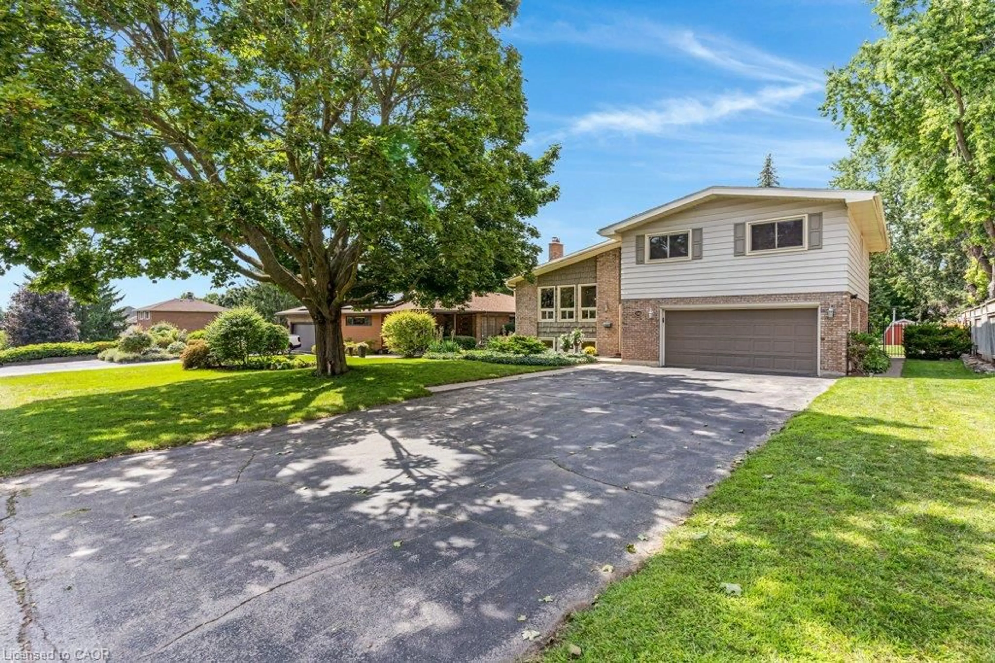 A pic from outside/outdoor area/front of a property/back of a property/a pic from drone, street for 196 Abraham St, Cambridge Ontario N3H 1H5
