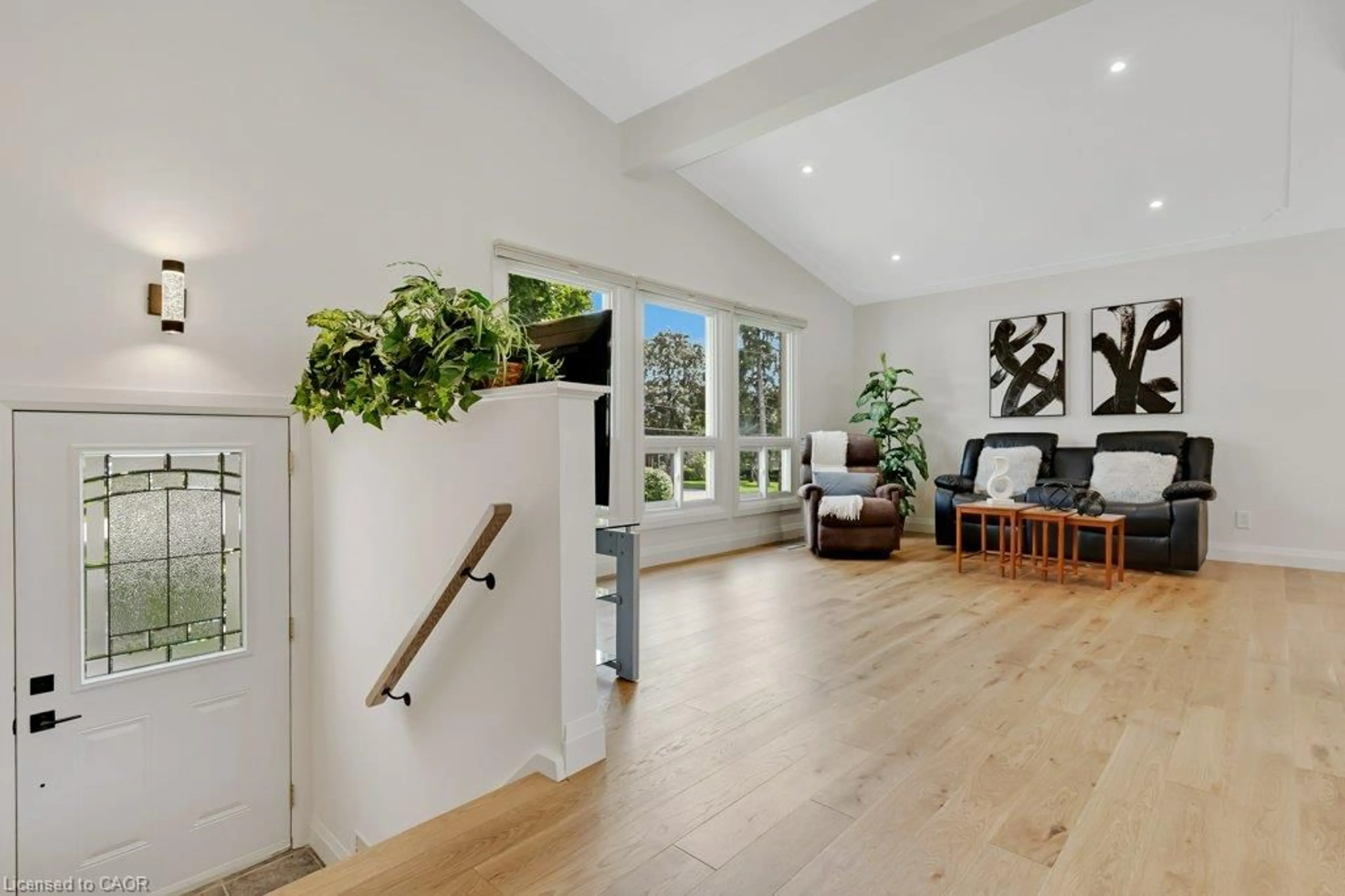 Indoor entryway for 196 Abraham St, Cambridge Ontario N3H 1H5