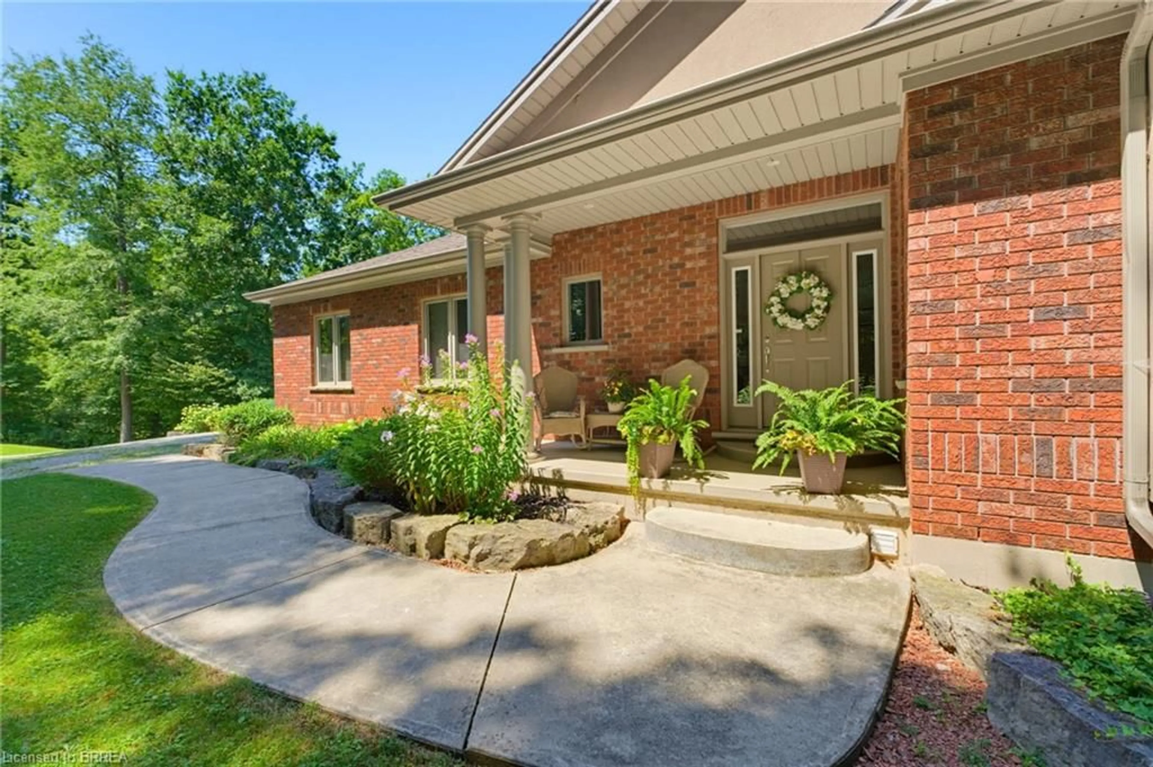 Home with brick exterior material, street for 301 Governors Rd, Paris Ontario N3L 3E1