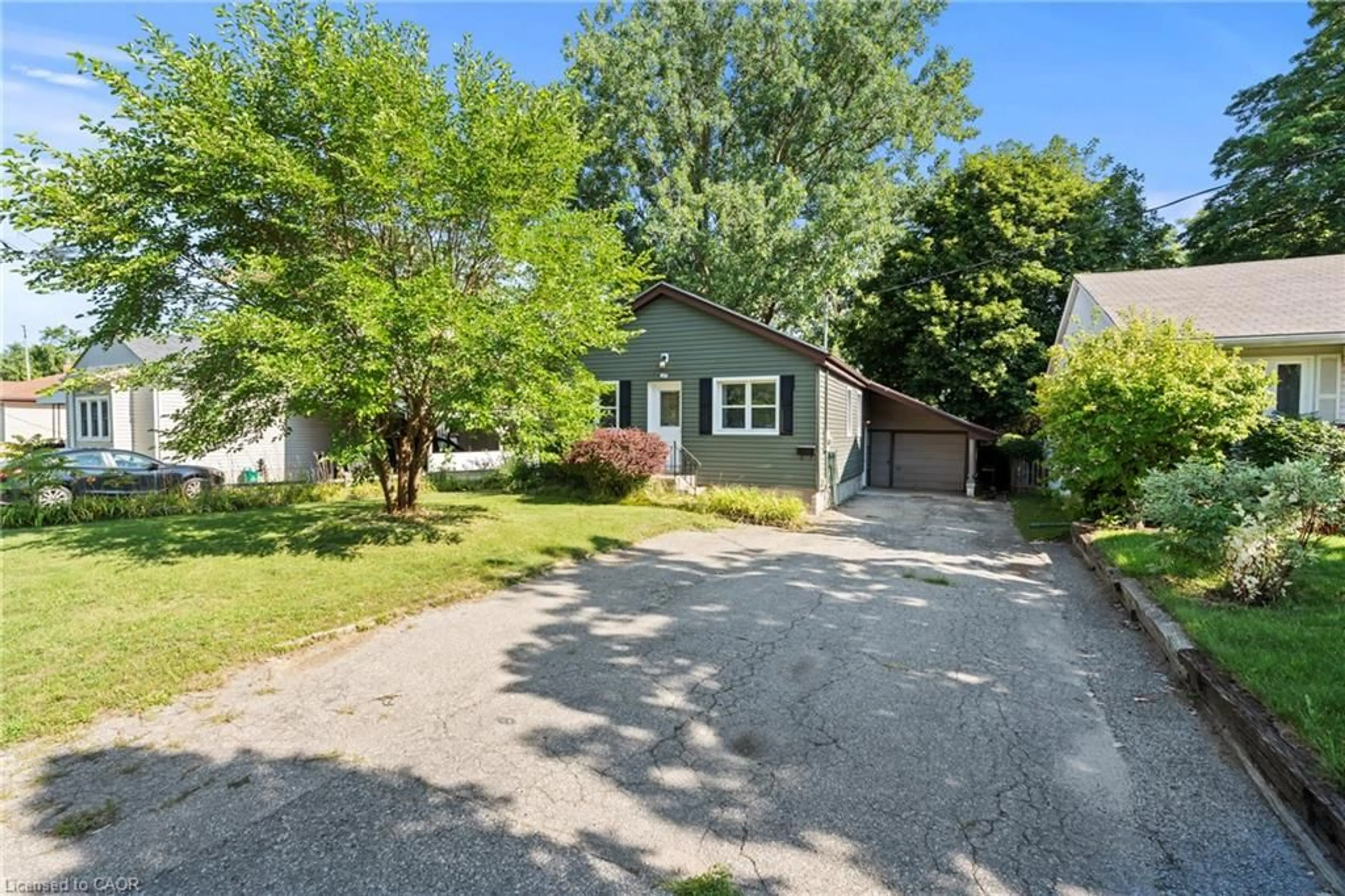 A pic from outside/outdoor area/front of a property/back of a property/a pic from drone, street for 123 Morton Ave, Brantford Ontario N3R 2N9