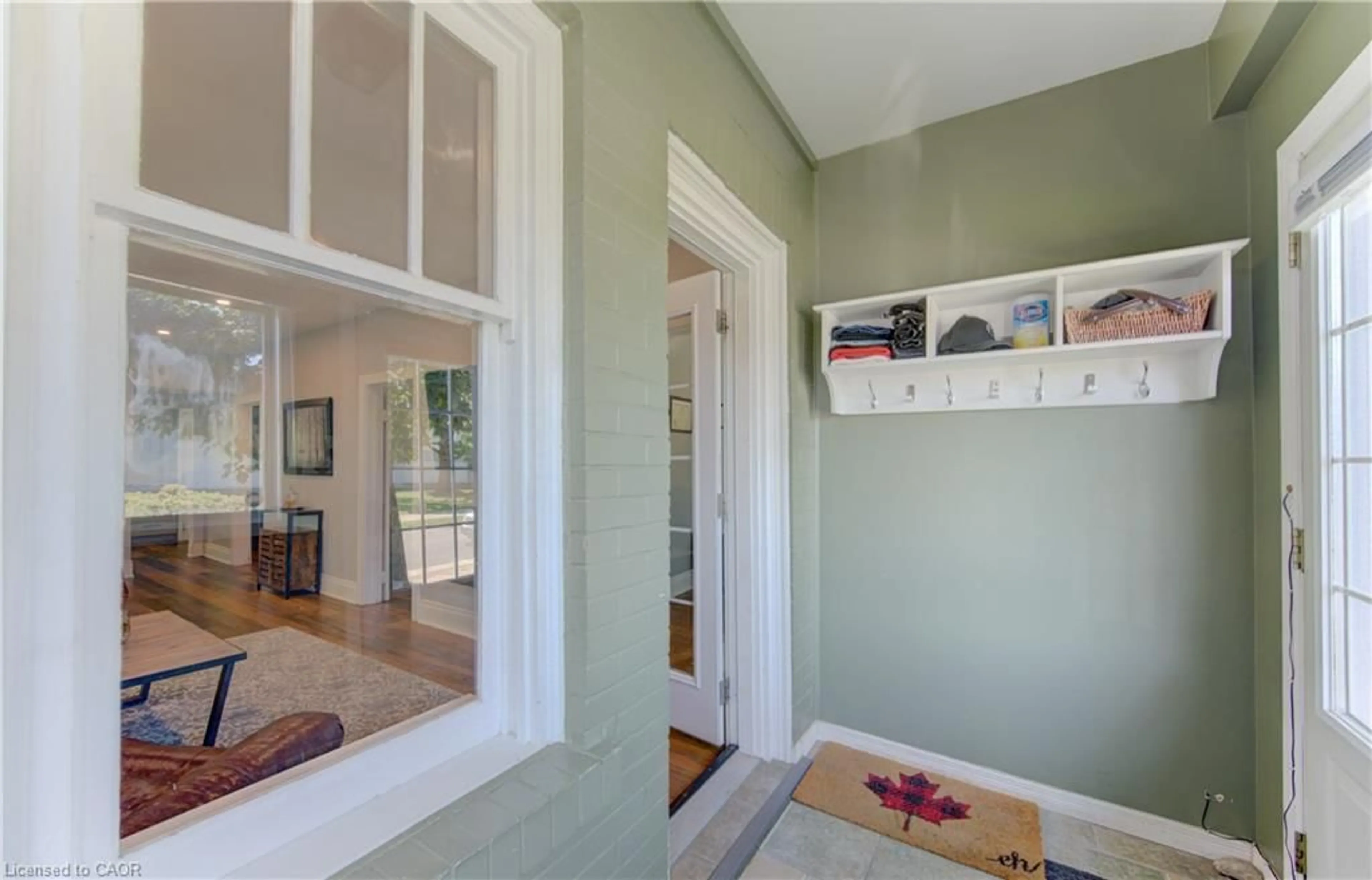 Indoor entryway for 140 Glasgow St, Kitchener Ontario N2G 2G9