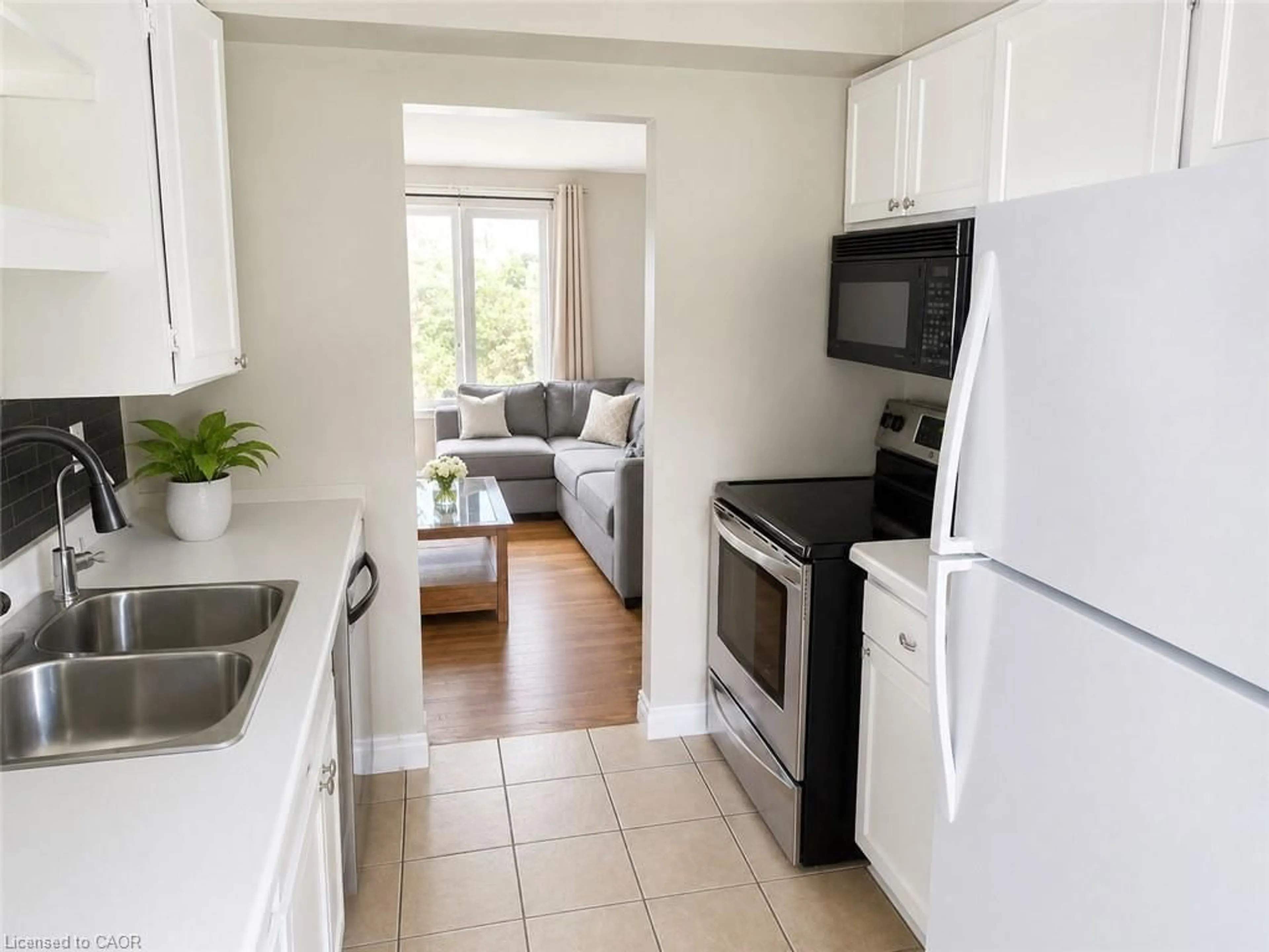 Standard kitchen, unknown for 636 Elgin St, Cambridge Ontario N1R 5Z5