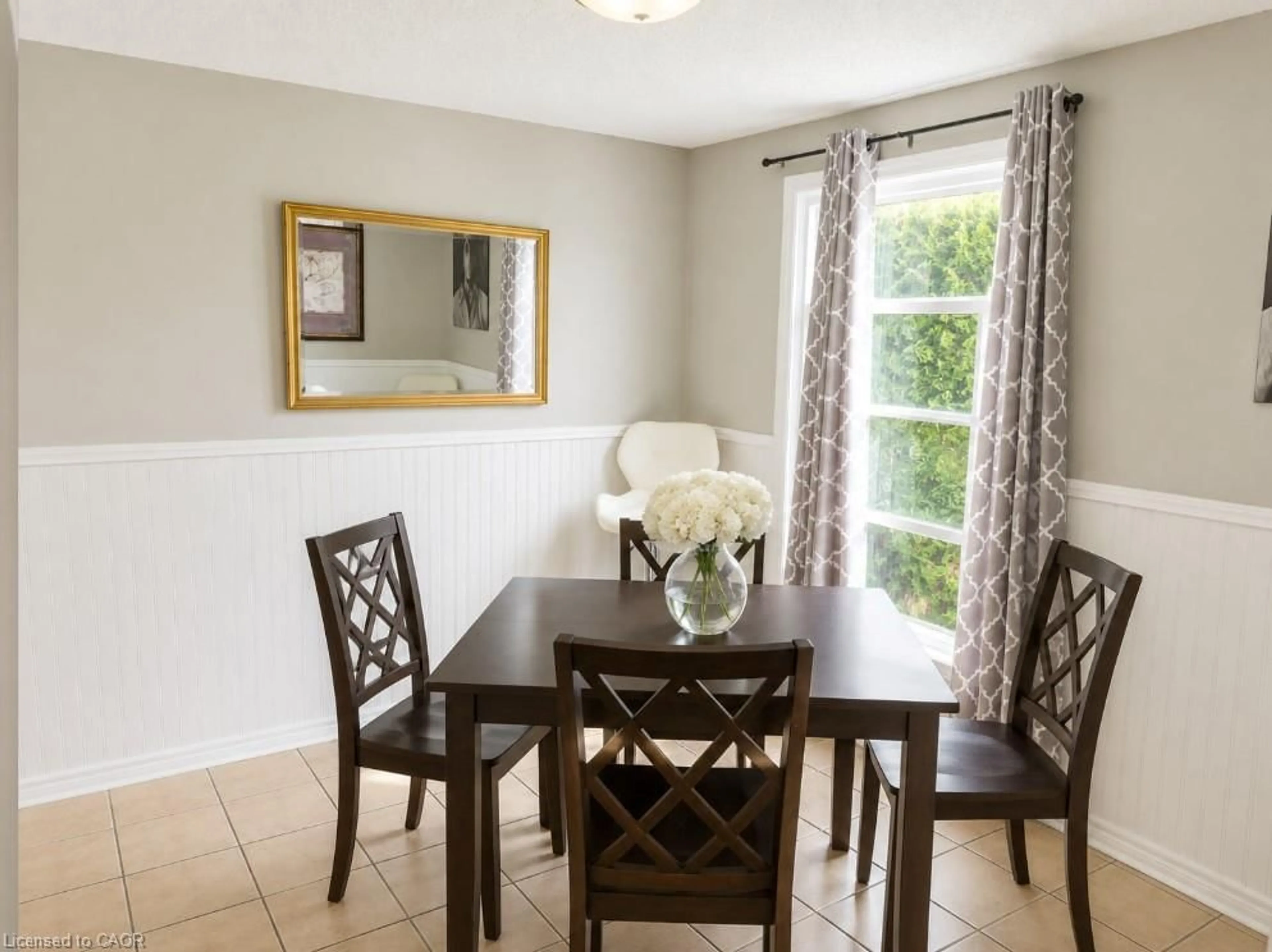 Dining room, ceramic/tile floor for 636 Elgin St, Cambridge Ontario N1R 5Z5