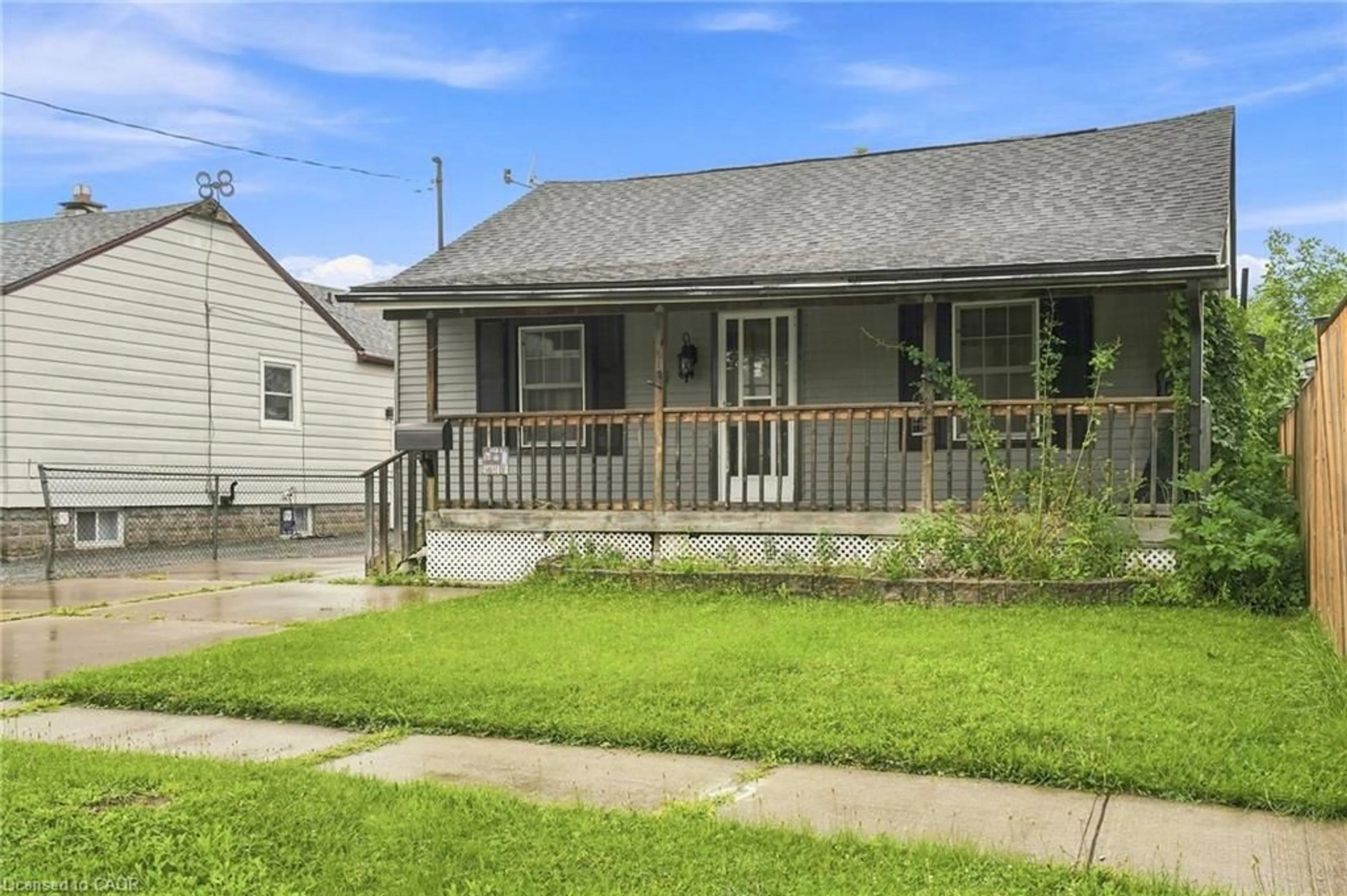 Home with vinyl exterior material, street for 4 Hilda St, St. Catharines Ontario L2S 1Z8