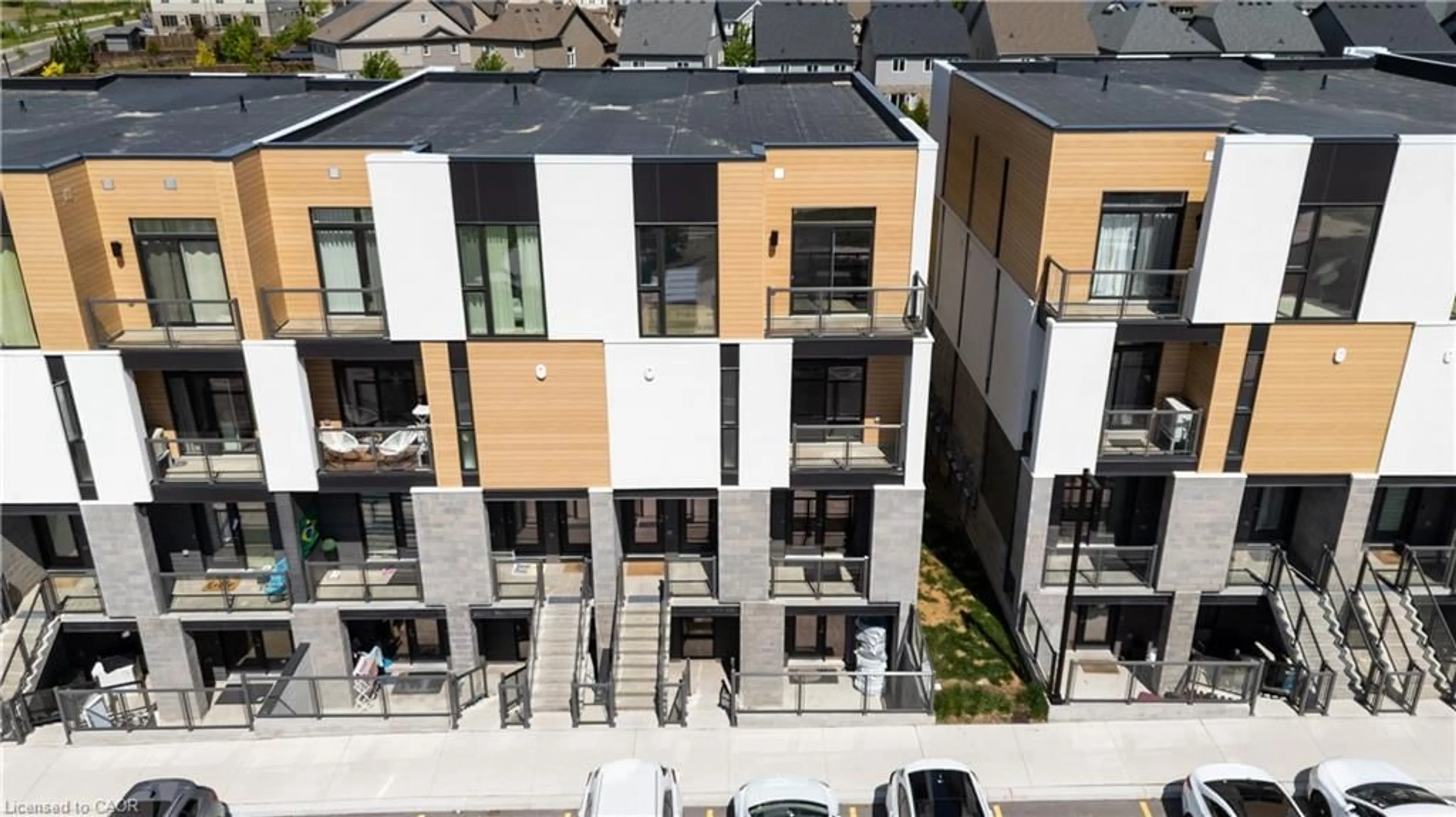 A pic from outside/outdoor area/front of a property/back of a property/a pic from drone, unknown for 142 Foamflower Pl #33, Waterloo Ontario N2V 0G9