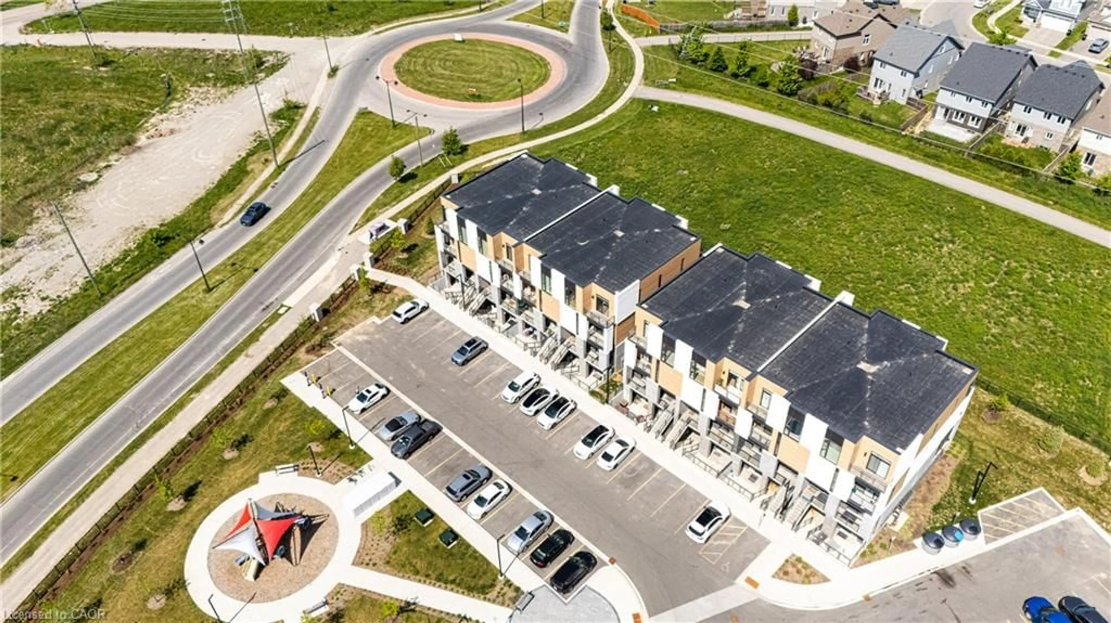 A pic from outside/outdoor area/front of a property/back of a property/a pic from drone, street for 142 Foamflower Pl #33, Waterloo Ontario N2V 0G9