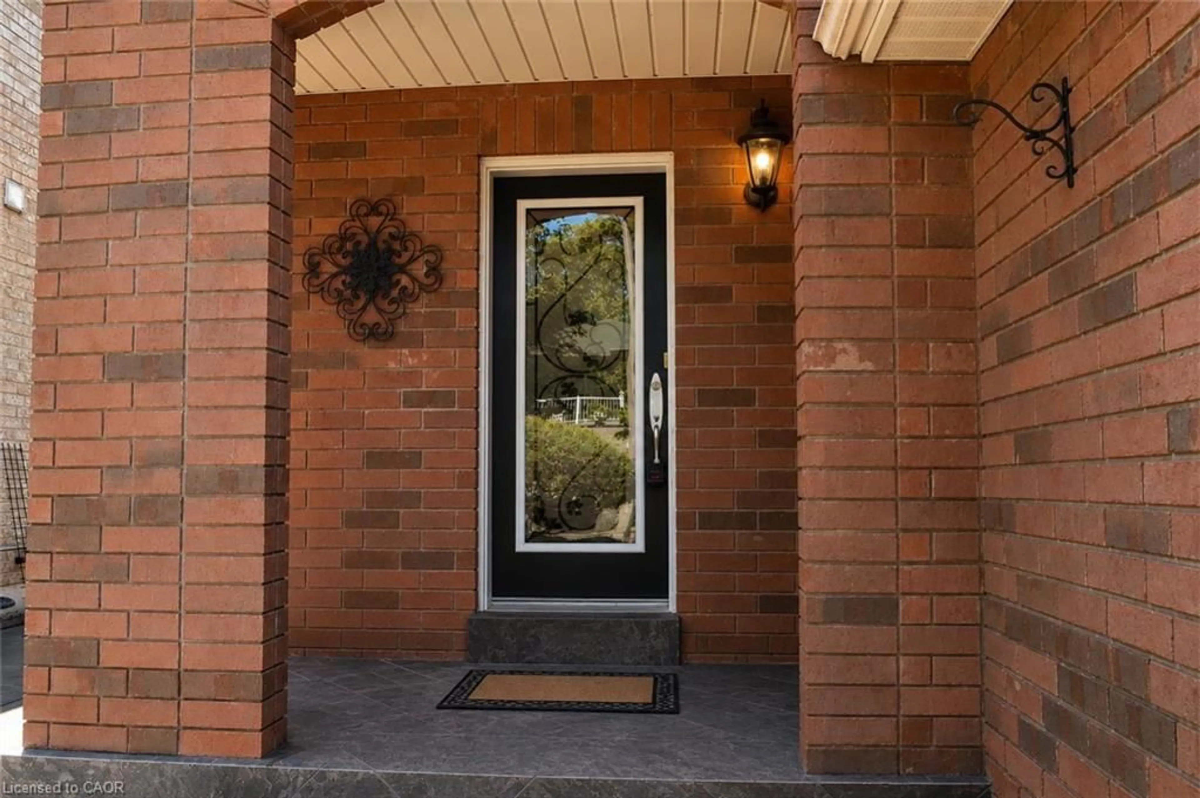 Indoor entryway for 92 Blackthorn Dr, Maple Ontario L6A 3N5